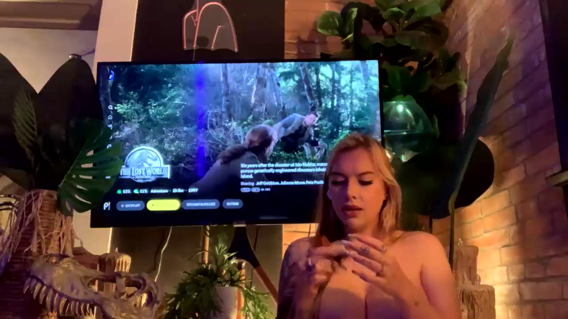 Gallery image thumbnail from Cubbixoxo's myfreecams stream on, 06/08/2024, 04:35 image 14 of 20