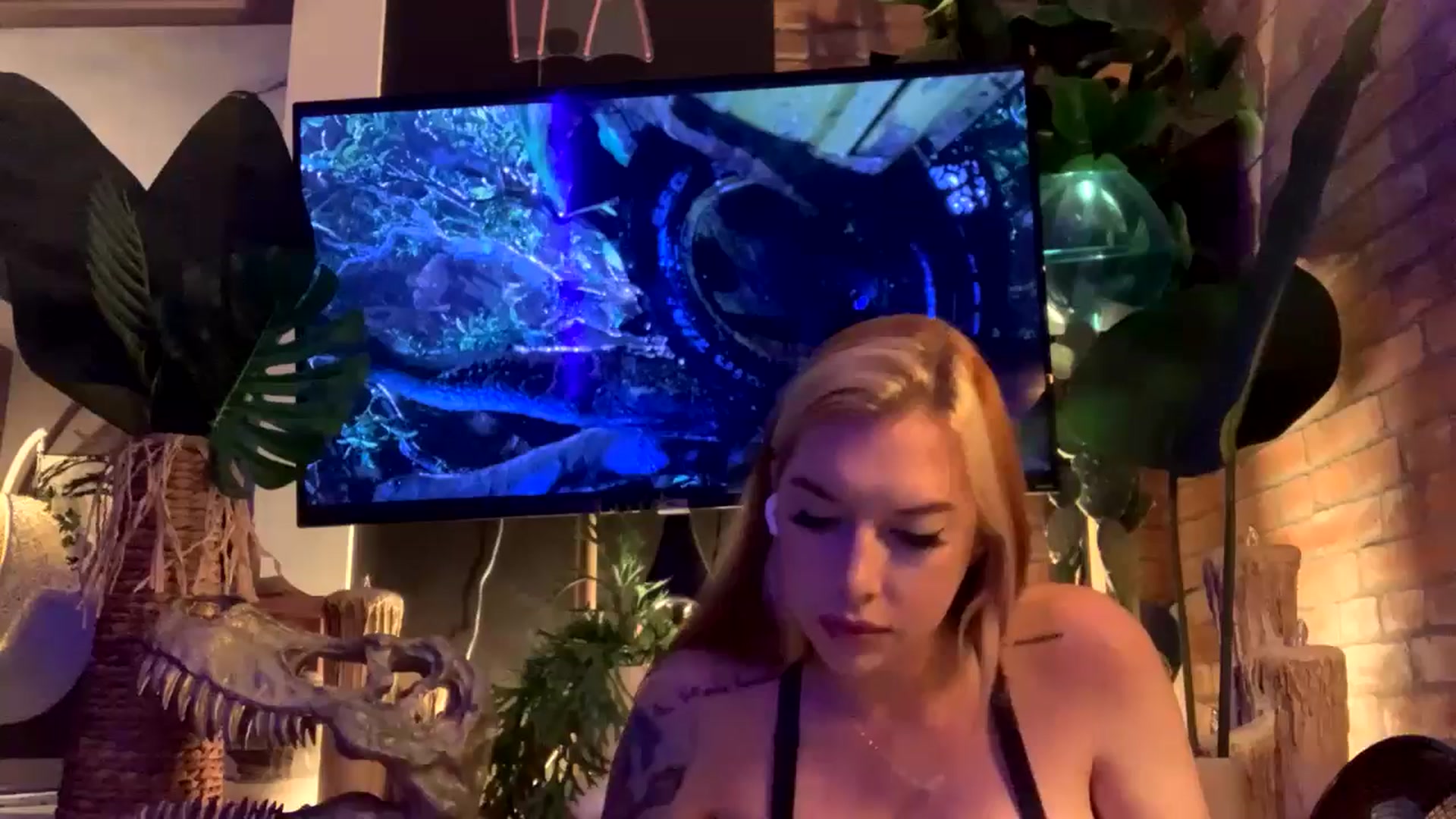 Gallery image thumbnail from Cubbixoxo's myfreecams stream on, 06/08/2024, 04:35 image 1 of 20
