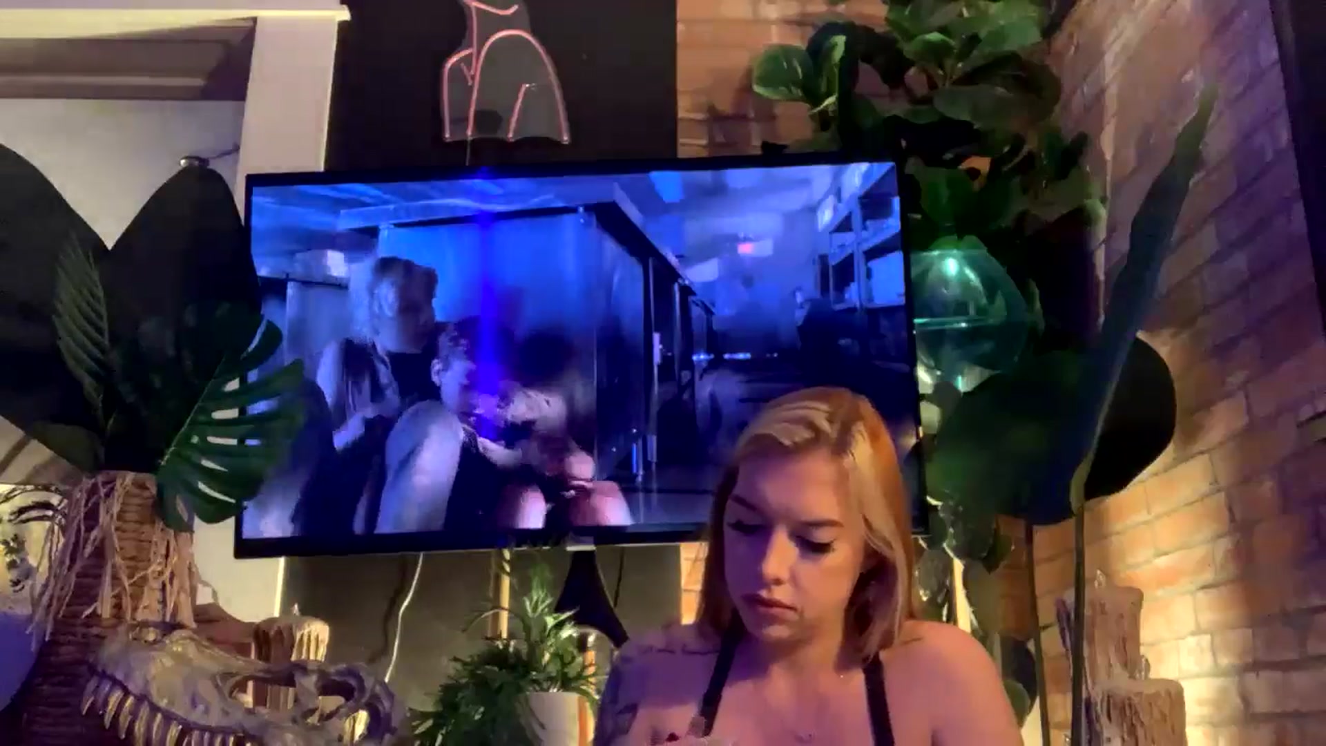 Gallery image thumbnail from Cubbixoxo's myfreecams stream on, 06/08/2024, 04:35 image 10 of 20