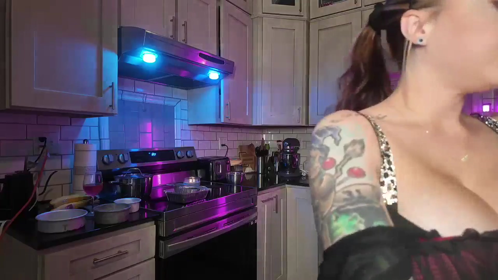 Gallery image thumbnail from Cubbixoxo's myfreecams stream on, 06/10/2024, 02:26 image 12 of 20