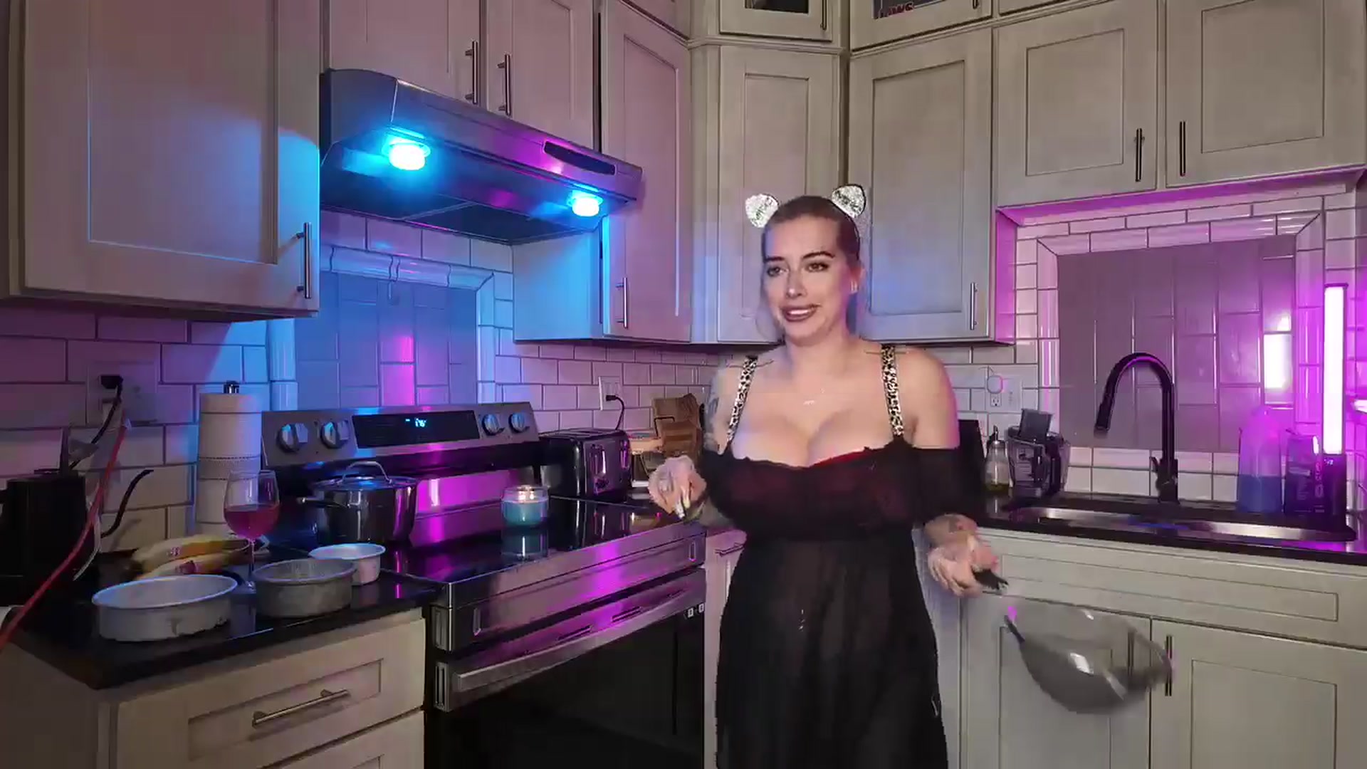 Gallery image thumbnail from Cubbixoxo's myfreecams stream on, 06/10/2024, 02:26 image 9 of 20