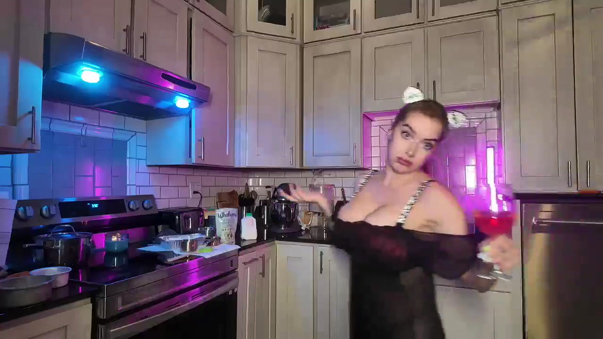 Gallery image thumbnail from Cubbixoxo's myfreecams stream on, 06/10/2024, 02:47 image 14 of 20
