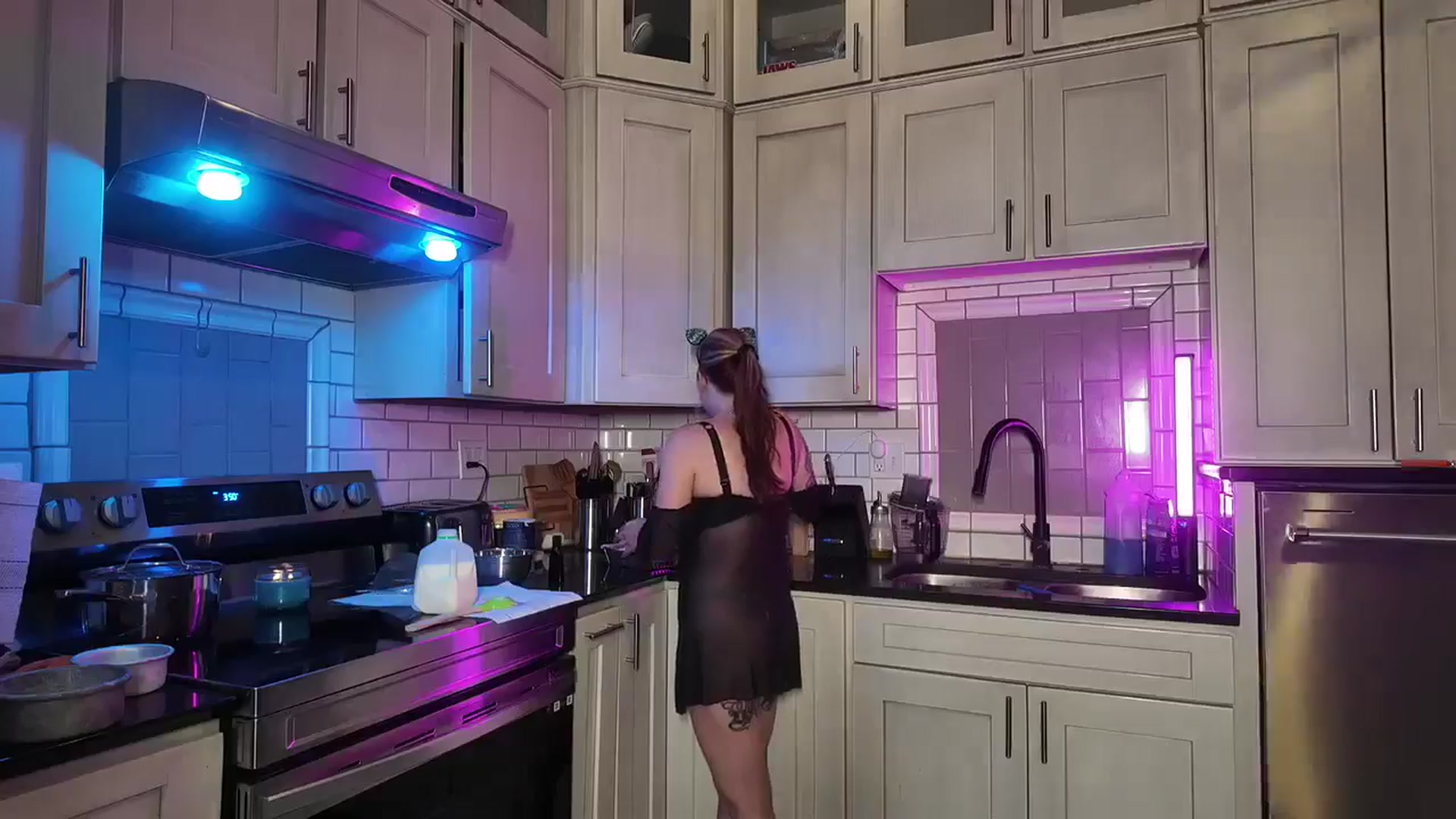 Gallery image thumbnail from Cubbixoxo's myfreecams stream on, 06/10/2024, 02:47 image 15 of 20