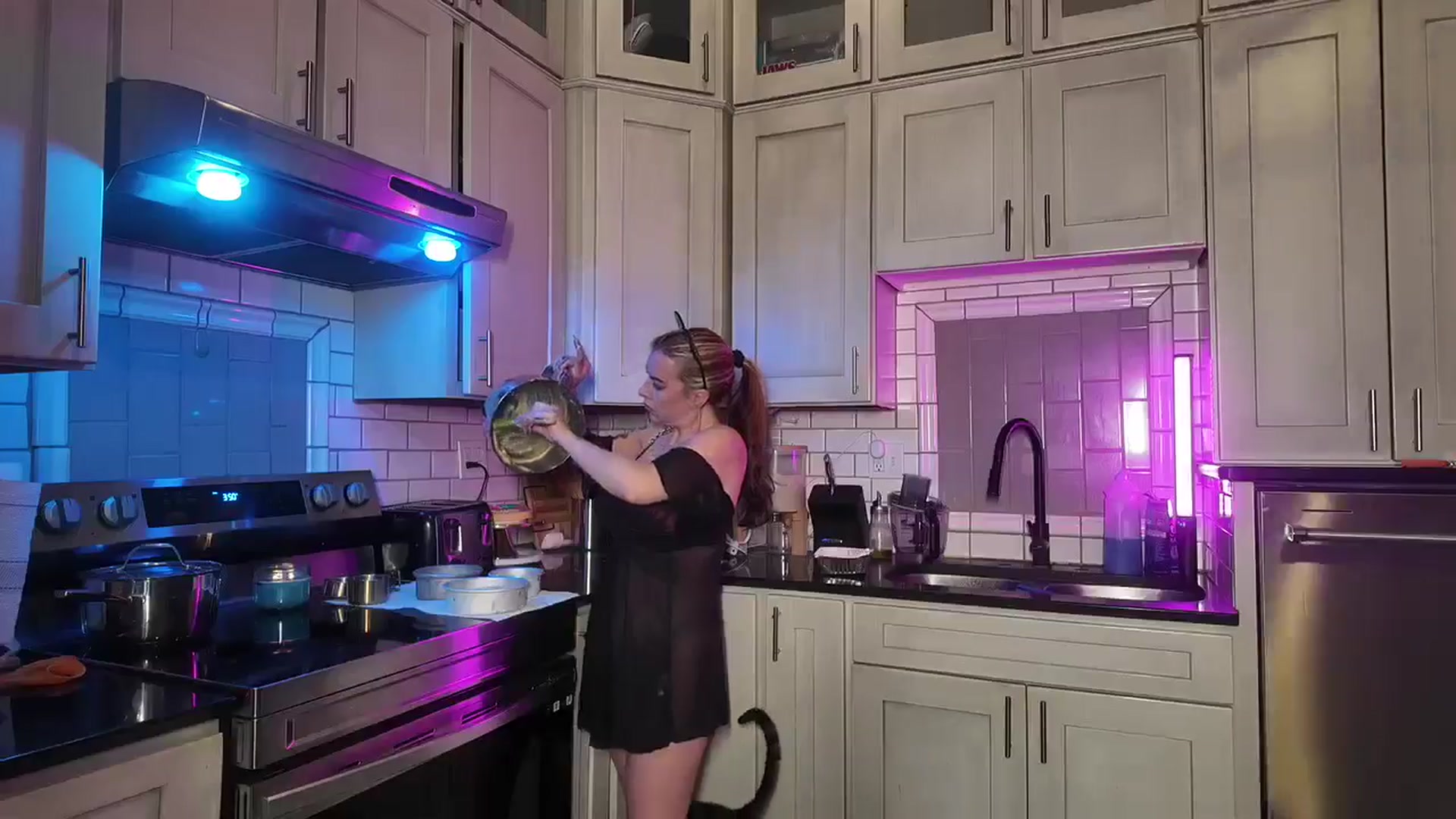 Gallery image thumbnail from Cubbixoxo's myfreecams stream on, 06/10/2024, 03:05 image 4 of 20