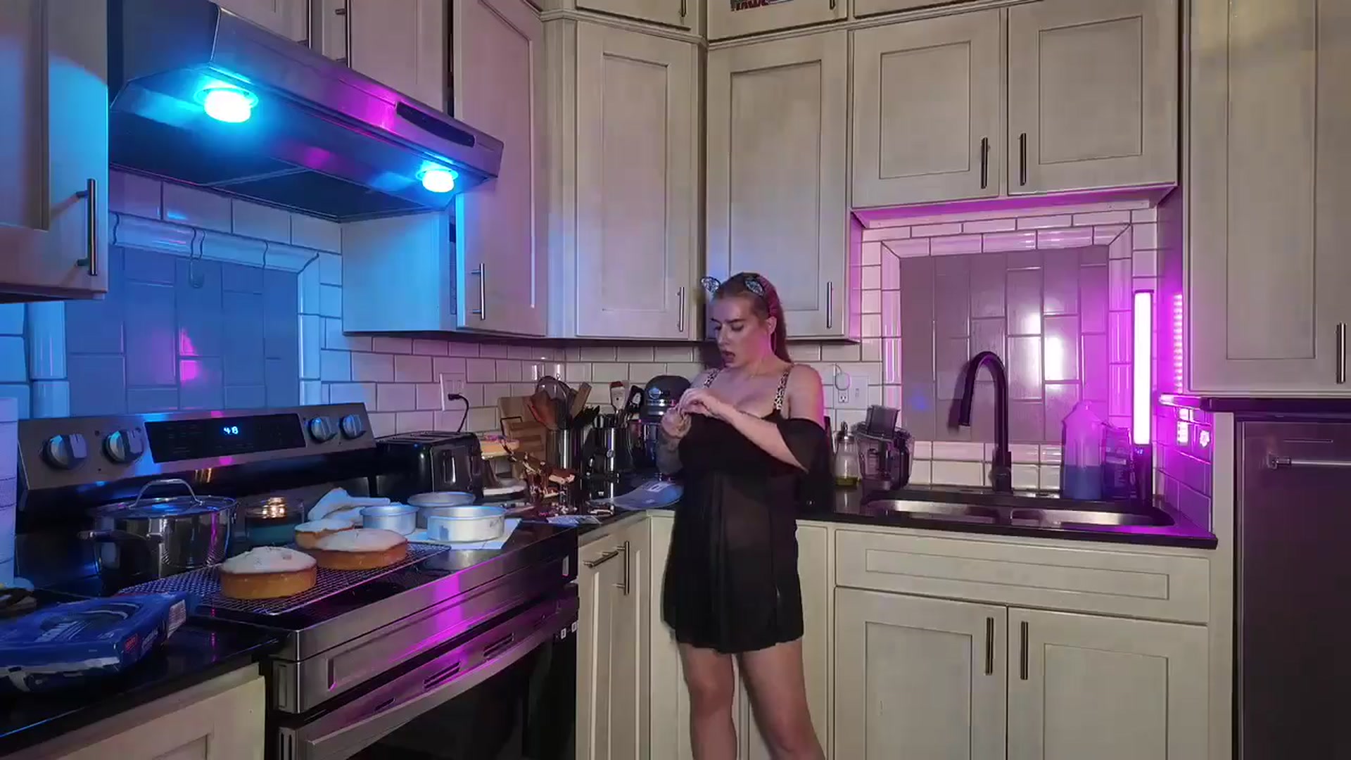 Gallery image thumbnail from Cubbixoxo's myfreecams stream on, 06/10/2024, 04:14 image 18 of 20