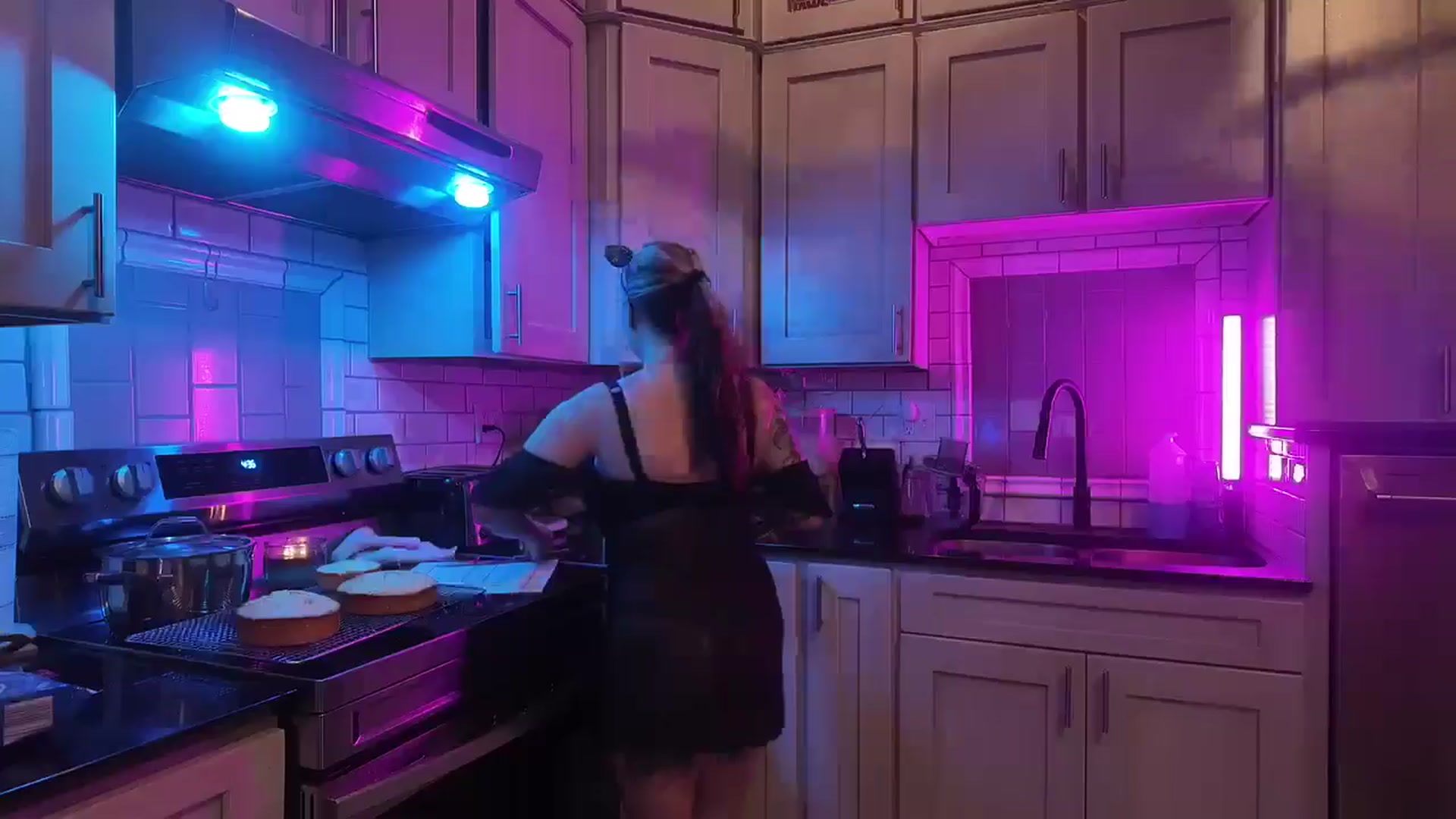 Gallery image thumbnail from Cubbixoxo's myfreecams stream on, 06/10/2024, 04:33 image 6 of 20