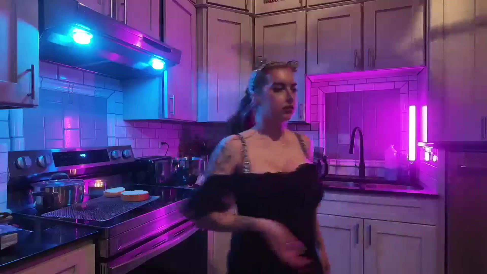 Gallery image thumbnail from Cubbixoxo's myfreecams stream on, 06/10/2024, 04:33 image 14 of 20