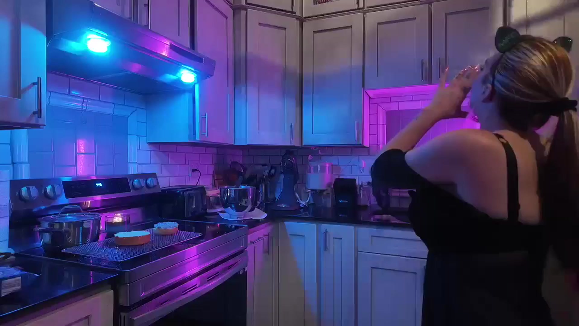 Gallery image thumbnail from Cubbixoxo's myfreecams stream on, 06/10/2024, 04:33 image 17 of 20