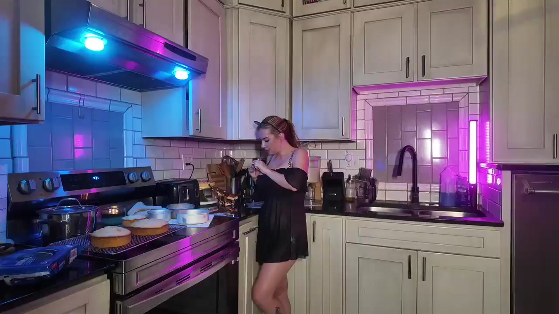 Gallery image thumbnail from Cubbixoxo's myfreecams stream on, 06/10/2024, 04:33 image 1 of 20