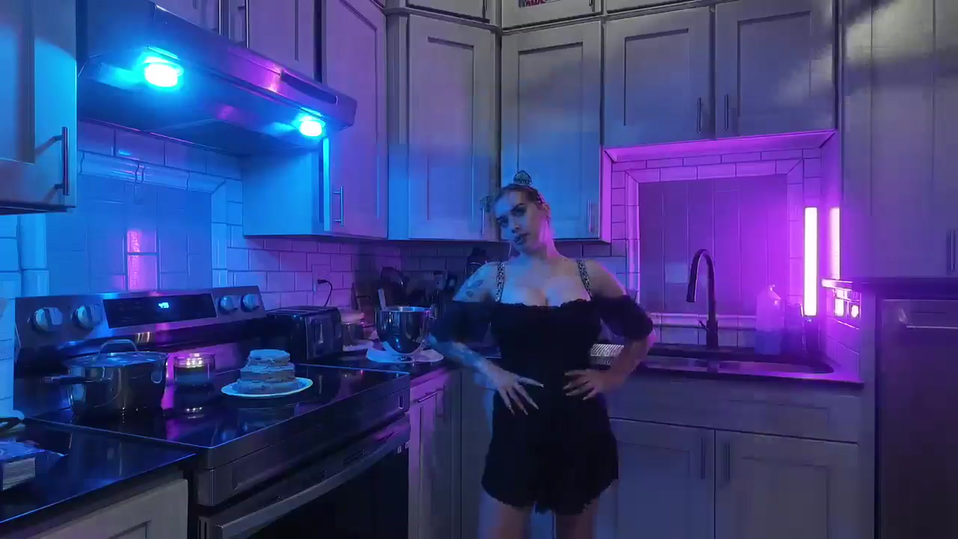 Gallery image thumbnail from Cubbixoxo's myfreecams stream on, 06/10/2024, 04:46 image 17 of 20