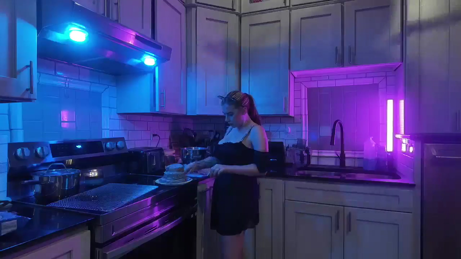 Gallery image thumbnail from Cubbixoxo's myfreecams stream on, 06/10/2024, 04:46 image 7 of 20