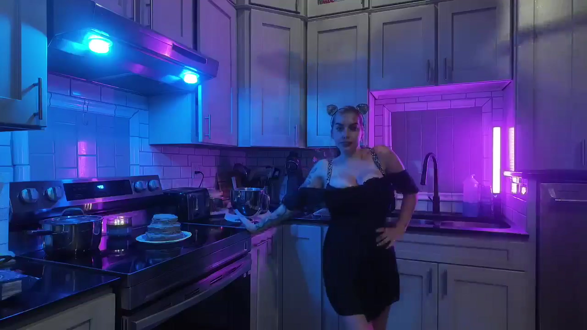 Gallery image thumbnail from Cubbixoxo's myfreecams stream on, 06/10/2024, 04:46 image 16 of 20