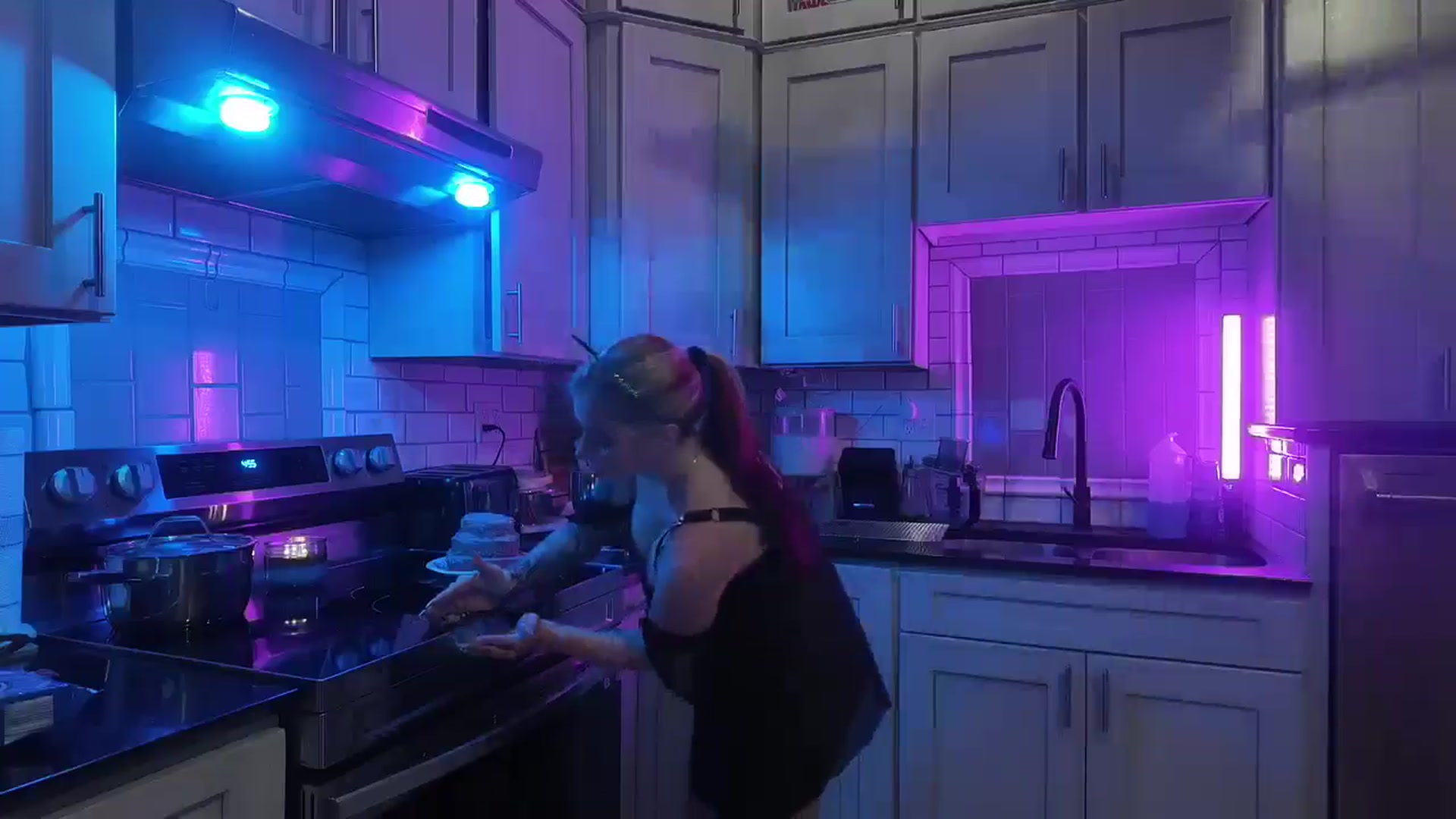 Gallery image thumbnail from Cubbixoxo's myfreecams stream on, 06/10/2024, 04:46 image 9 of 20