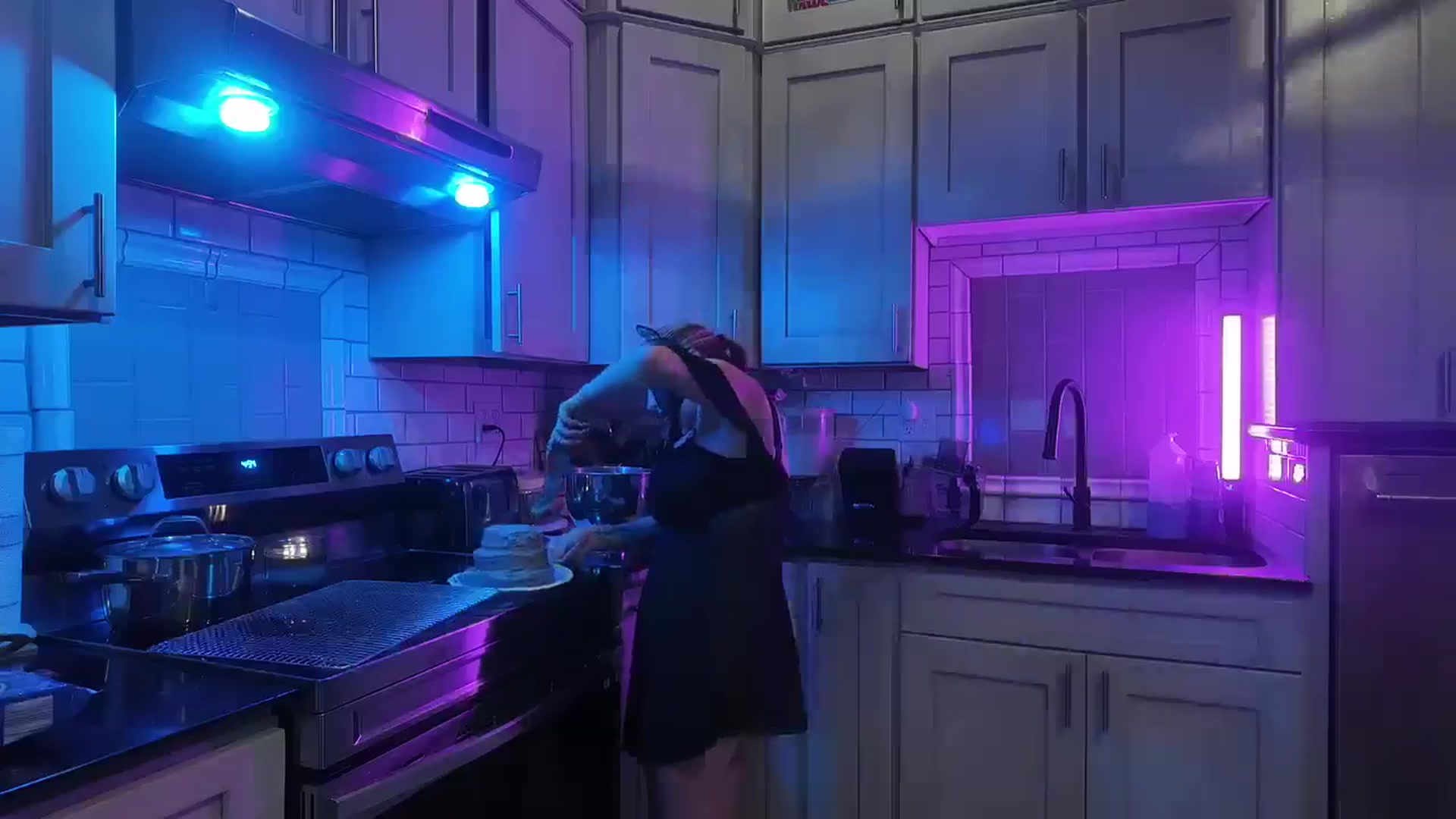 Gallery image thumbnail from Cubbixoxo's myfreecams stream on, 06/10/2024, 04:46 image 6 of 20