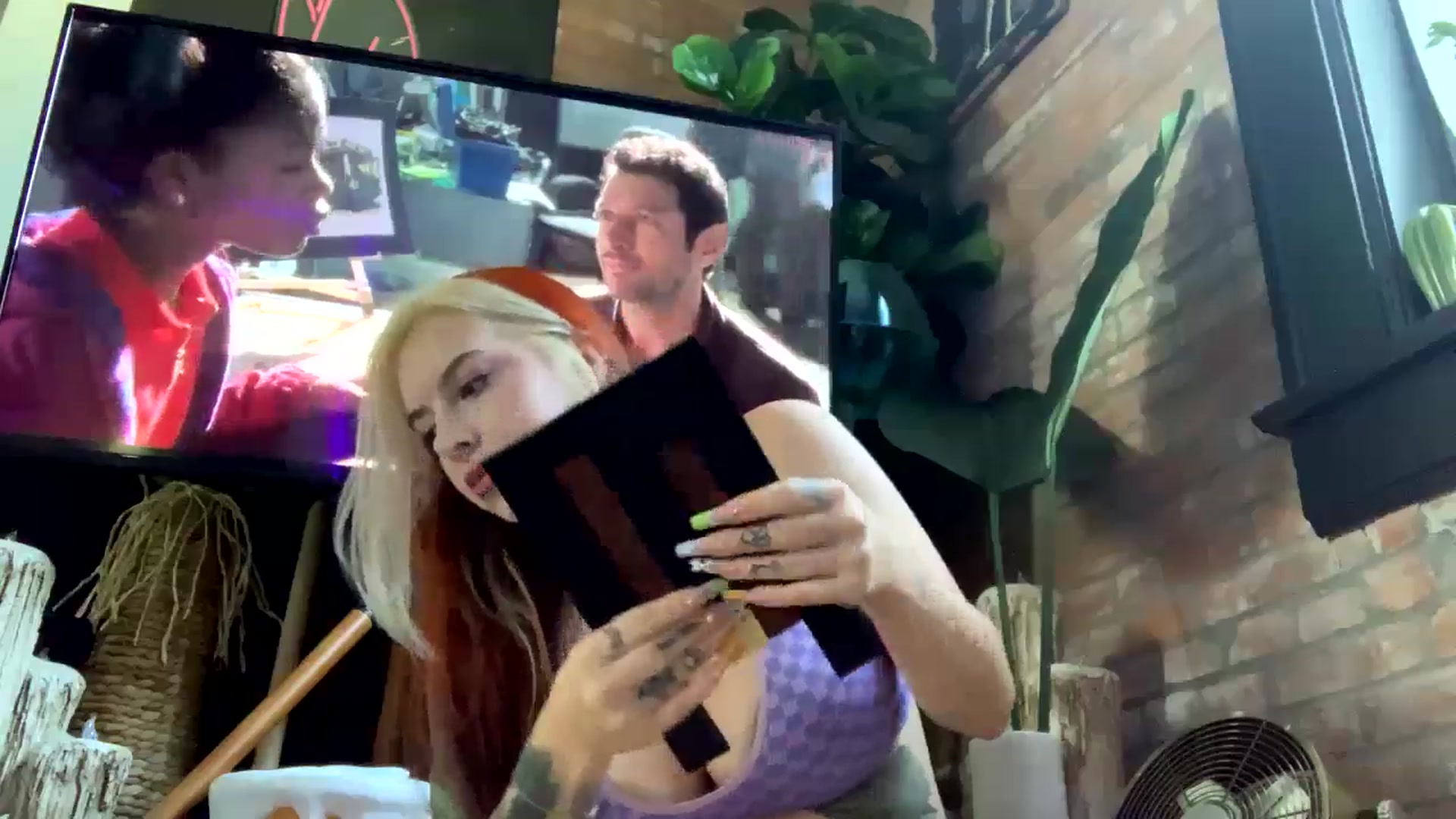 Gallery image thumbnail from Cubbixoxo's myfreecams stream on, 06/12/2024, 21:32 image 3 of 20
