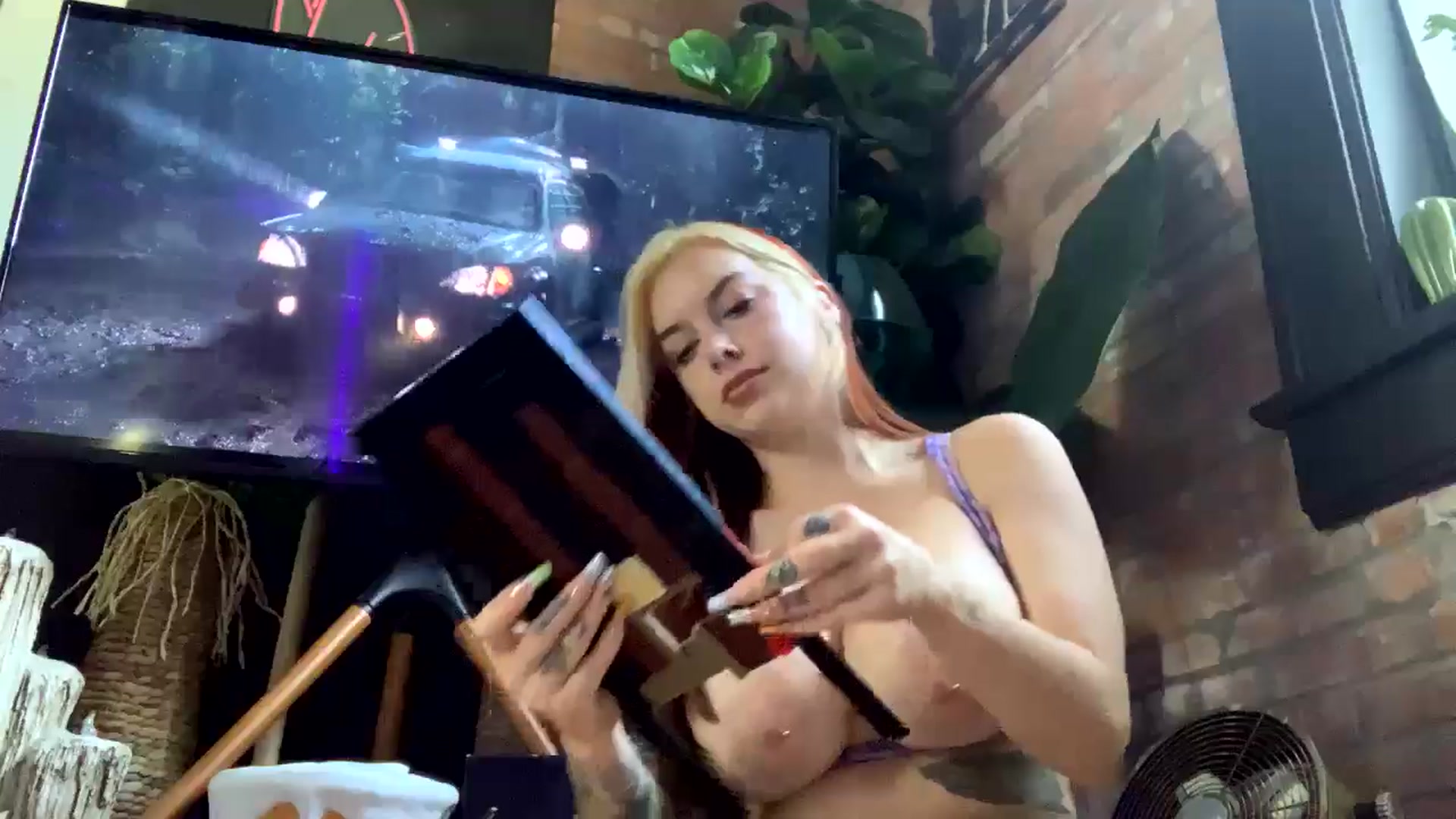 Gallery image thumbnail from Cubbixoxo's myfreecams stream on, 06/12/2024, 21:32 image 11 of 20