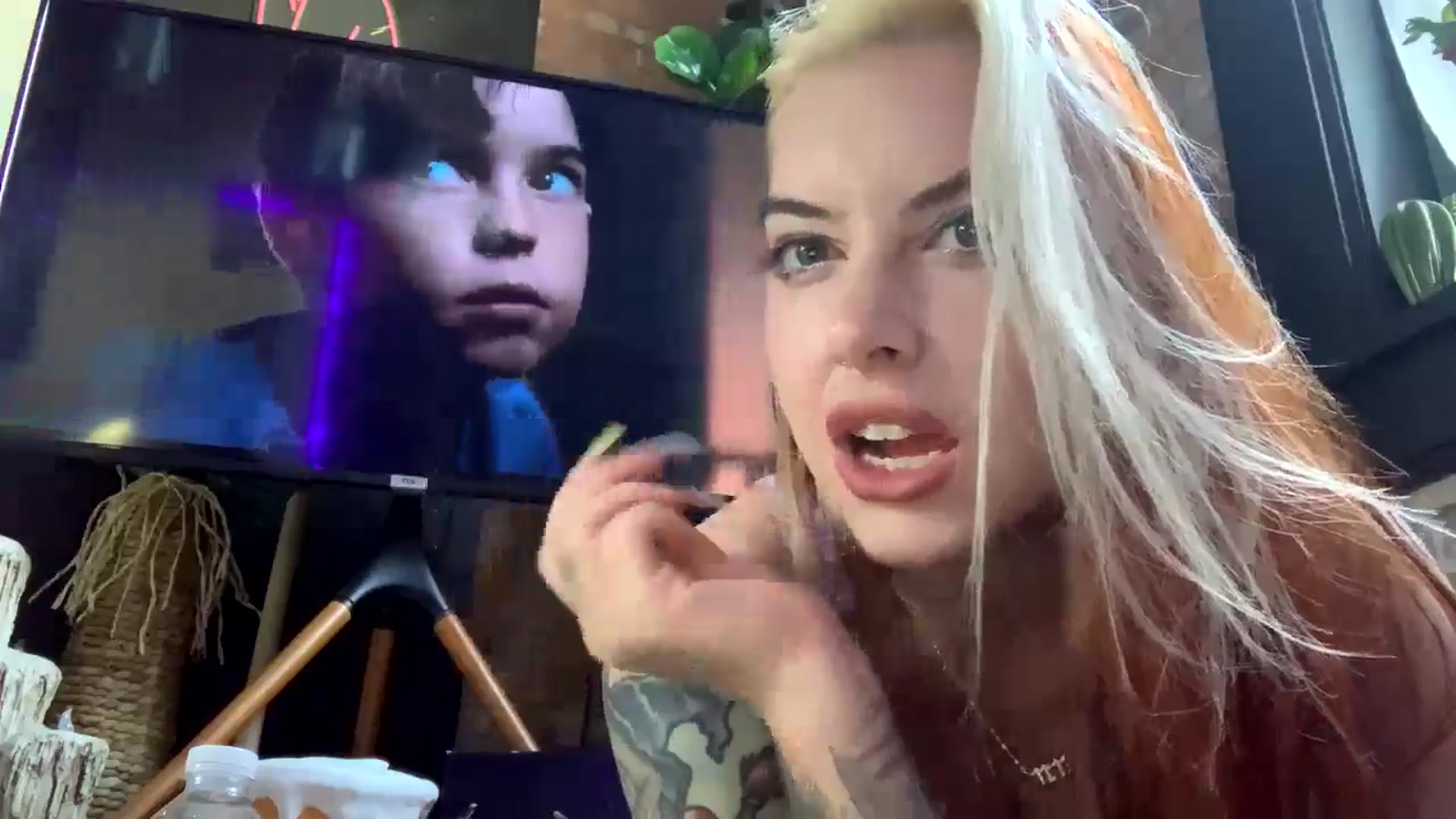Gallery image thumbnail from Cubbixoxo's myfreecams stream on, 06/12/2024, 21:47 image 3 of 20