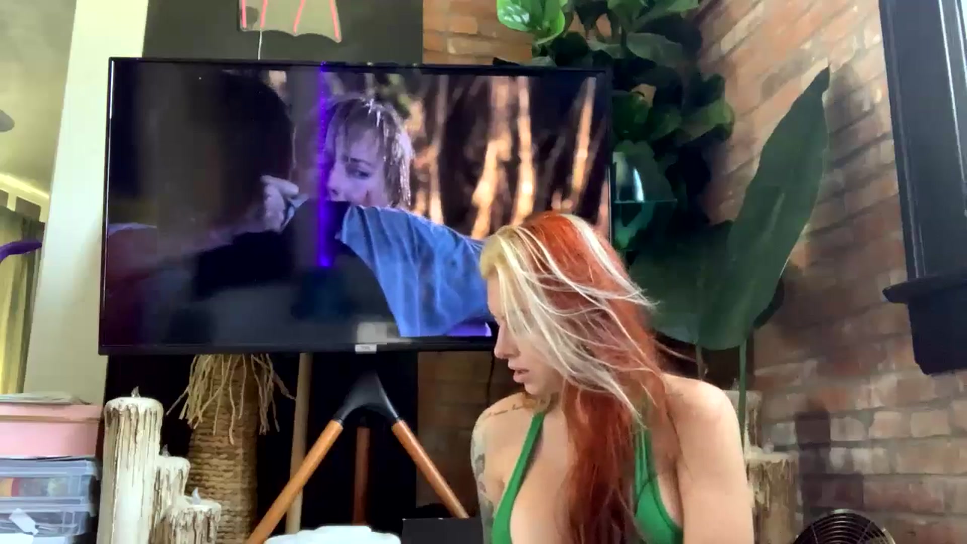 Gallery image thumbnail from Cubbixoxo's myfreecams stream on, 06/13/2024, 19:31 image 9 of 20