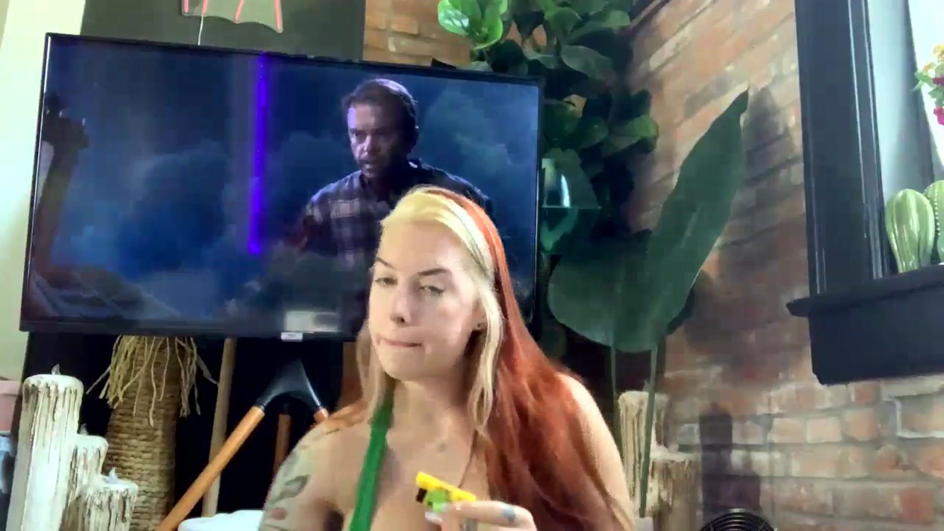 Gallery image thumbnail from Cubbixoxo's myfreecams stream on, 06/13/2024, 19:31 image 17 of 20