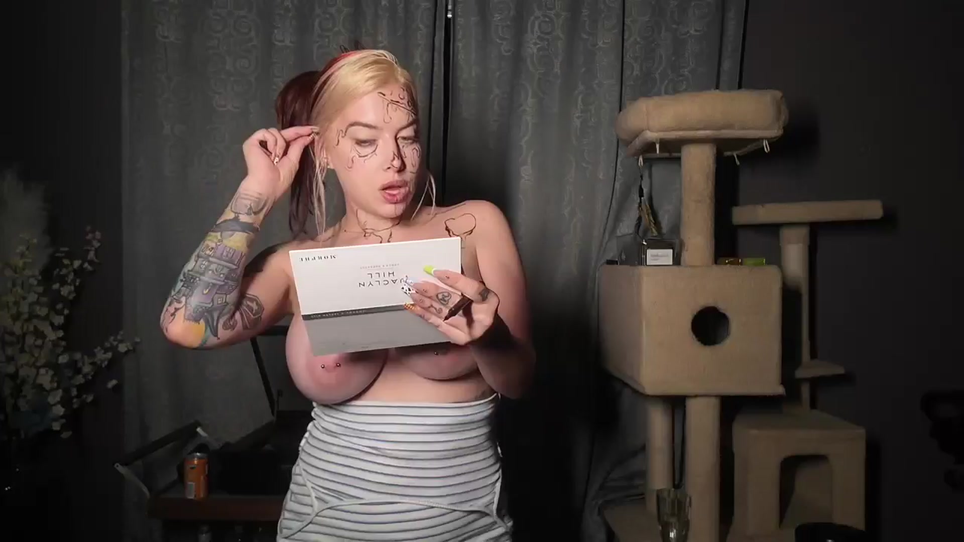 Gallery image thumbnail from Cubbixoxo's myfreecams stream on, 06/15/2024, 03:04 image 13 of 20