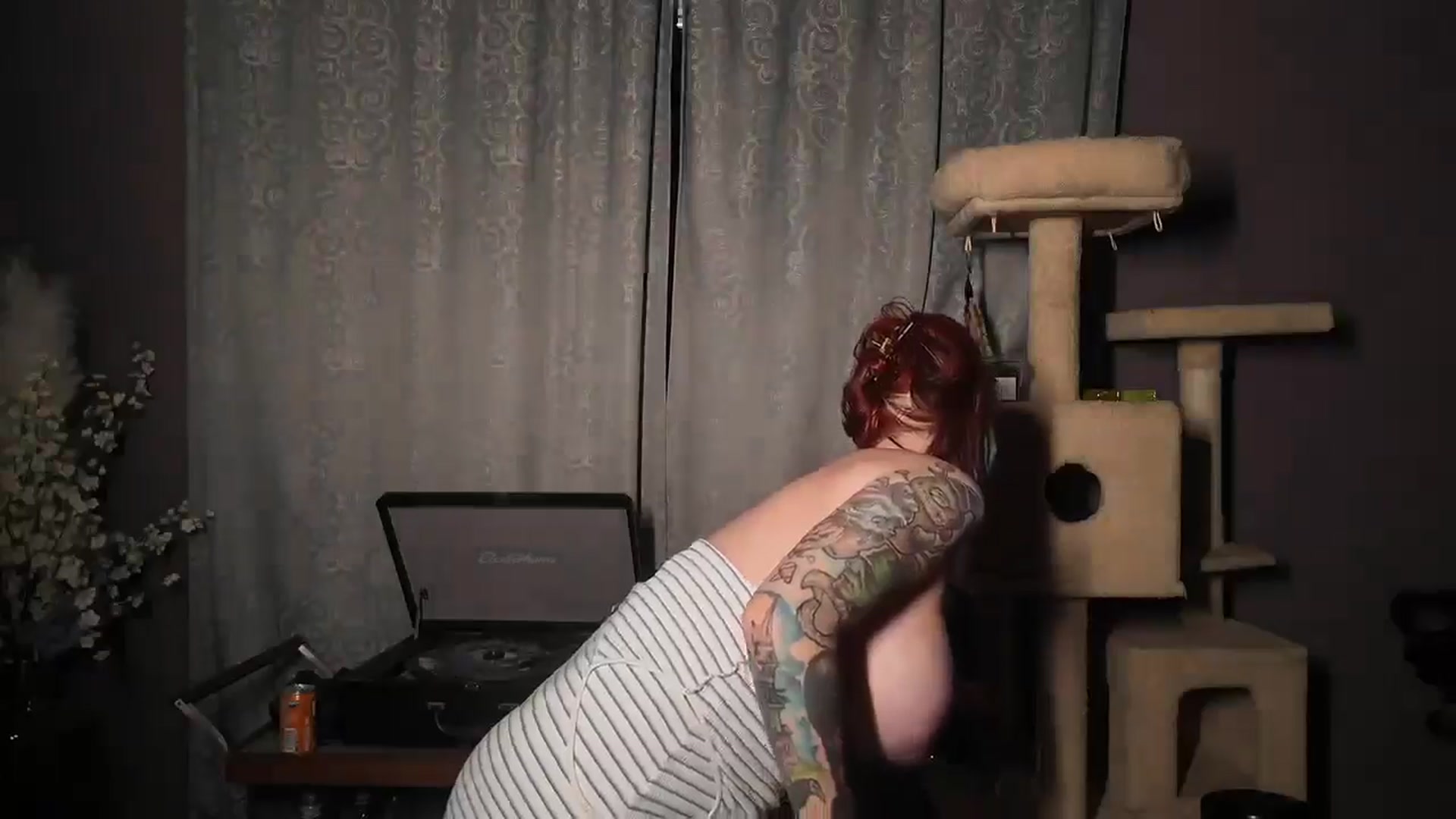 Gallery image thumbnail from Cubbixoxo's myfreecams stream on, 06/15/2024, 03:04 image 19 of 20