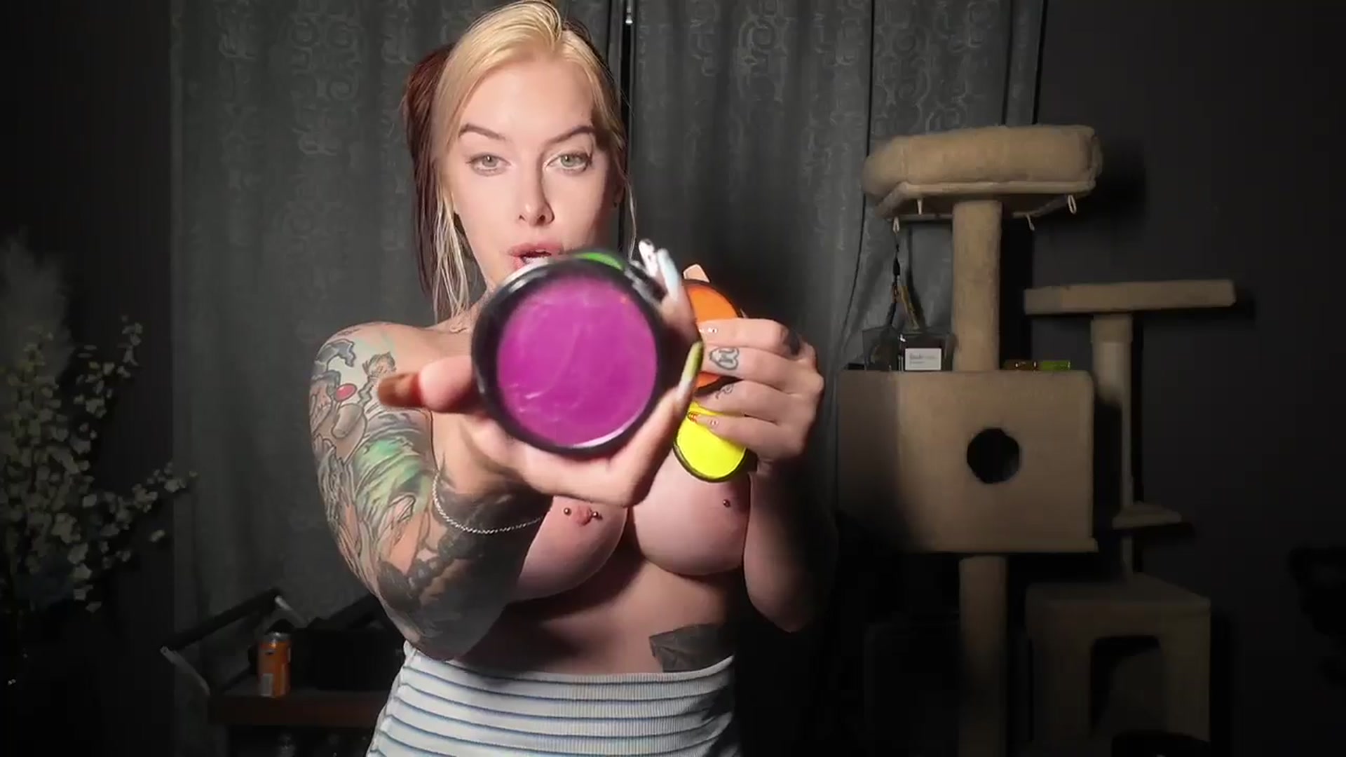 Gallery image thumbnail from Cubbixoxo's myfreecams stream on, 06/15/2024, 03:04 image 5 of 20