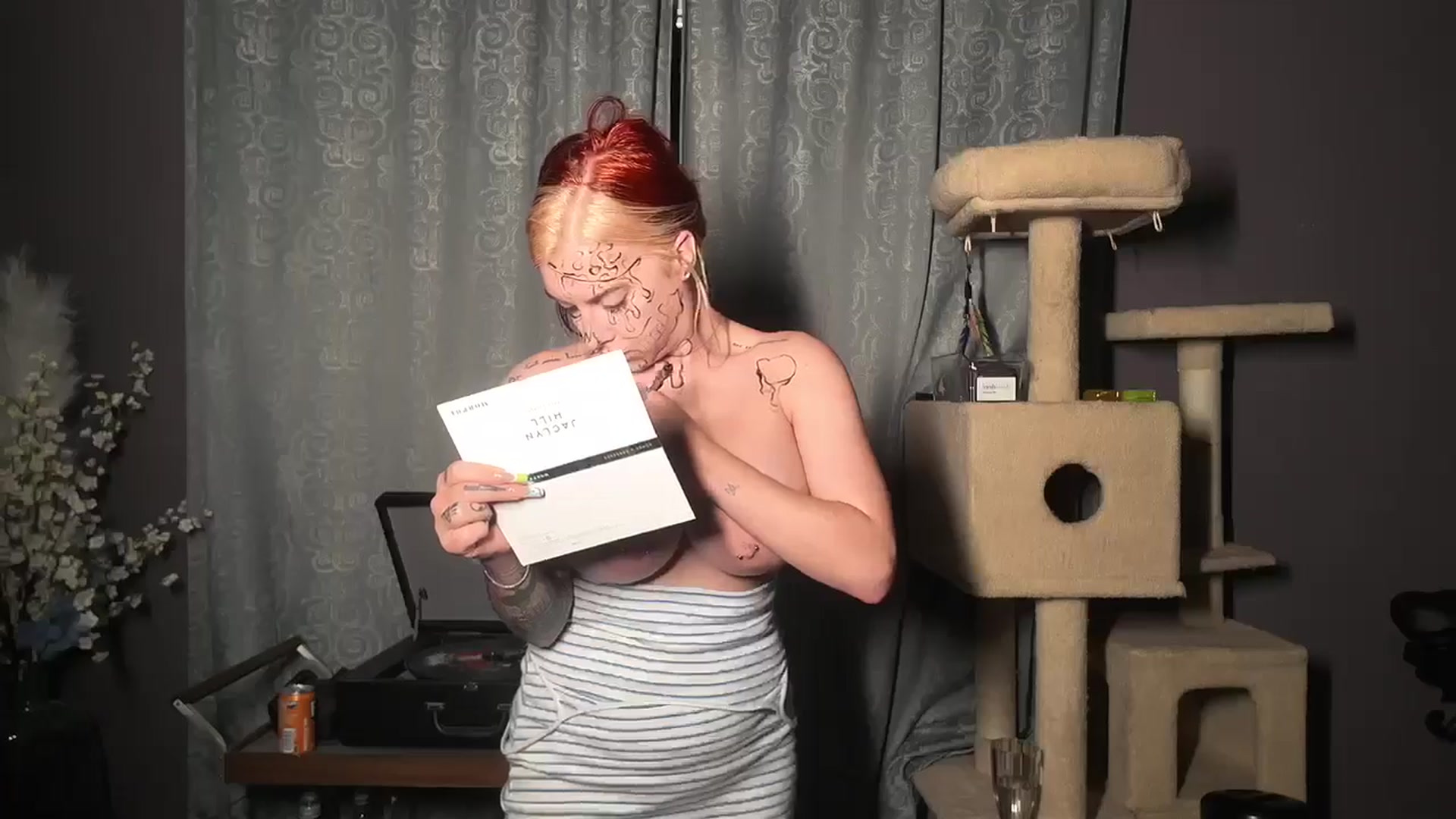 Gallery image thumbnail from Cubbixoxo's myfreecams stream on, 06/15/2024, 03:04 image 12 of 20
