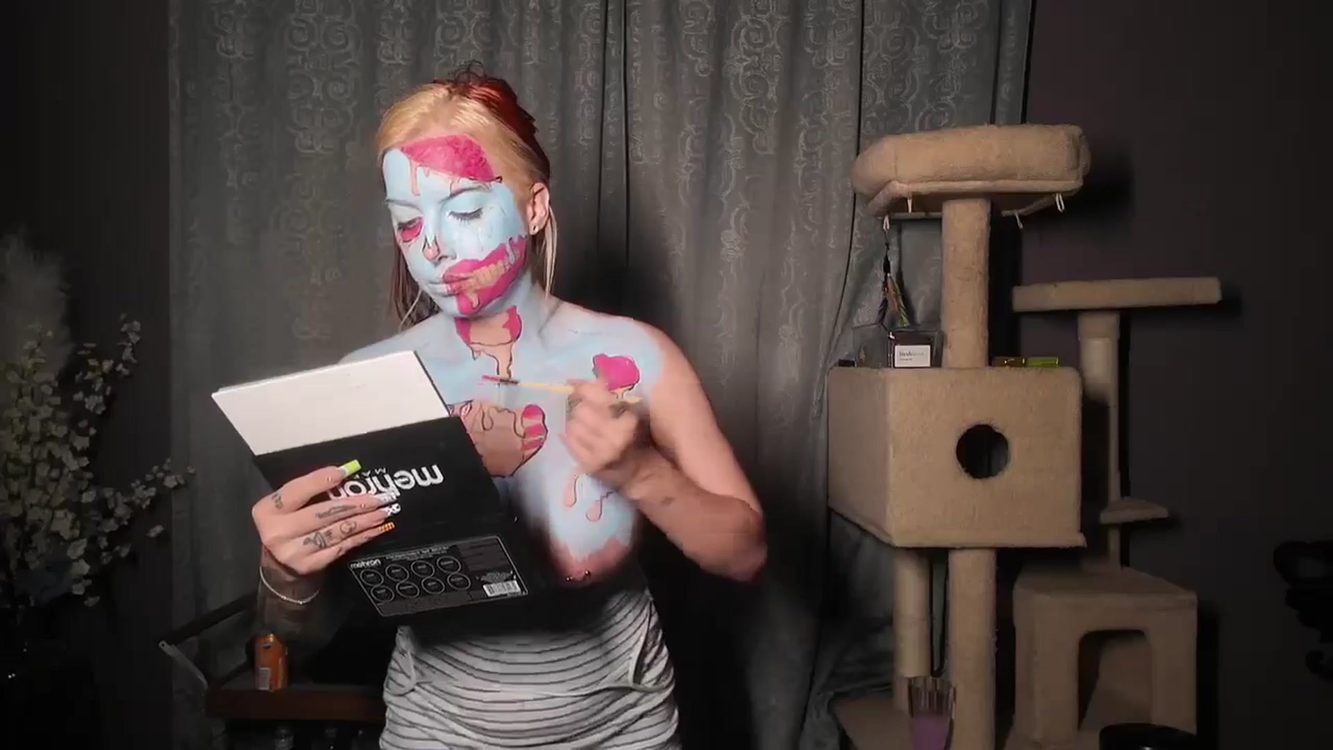 Gallery image thumbnail from Cubbixoxo's myfreecams stream on, 06/15/2024, 03:26 image 16 of 20