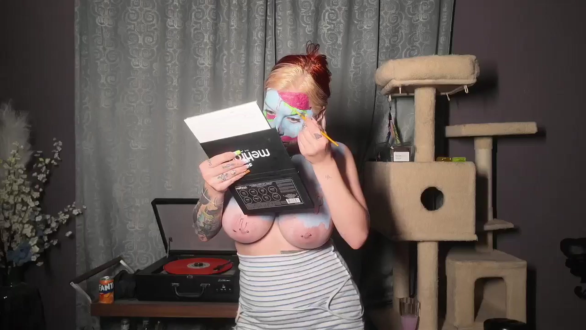 Gallery image thumbnail from Cubbixoxo's myfreecams stream on, 06/15/2024, 03:55 image 11 of 20