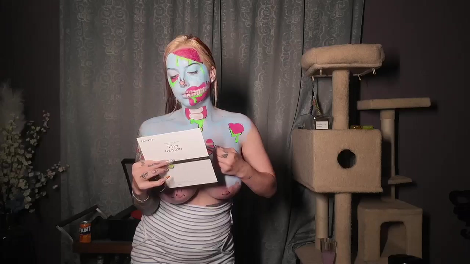 Gallery image thumbnail from Cubbixoxo's myfreecams stream on, 06/15/2024, 03:55 image 15 of 20