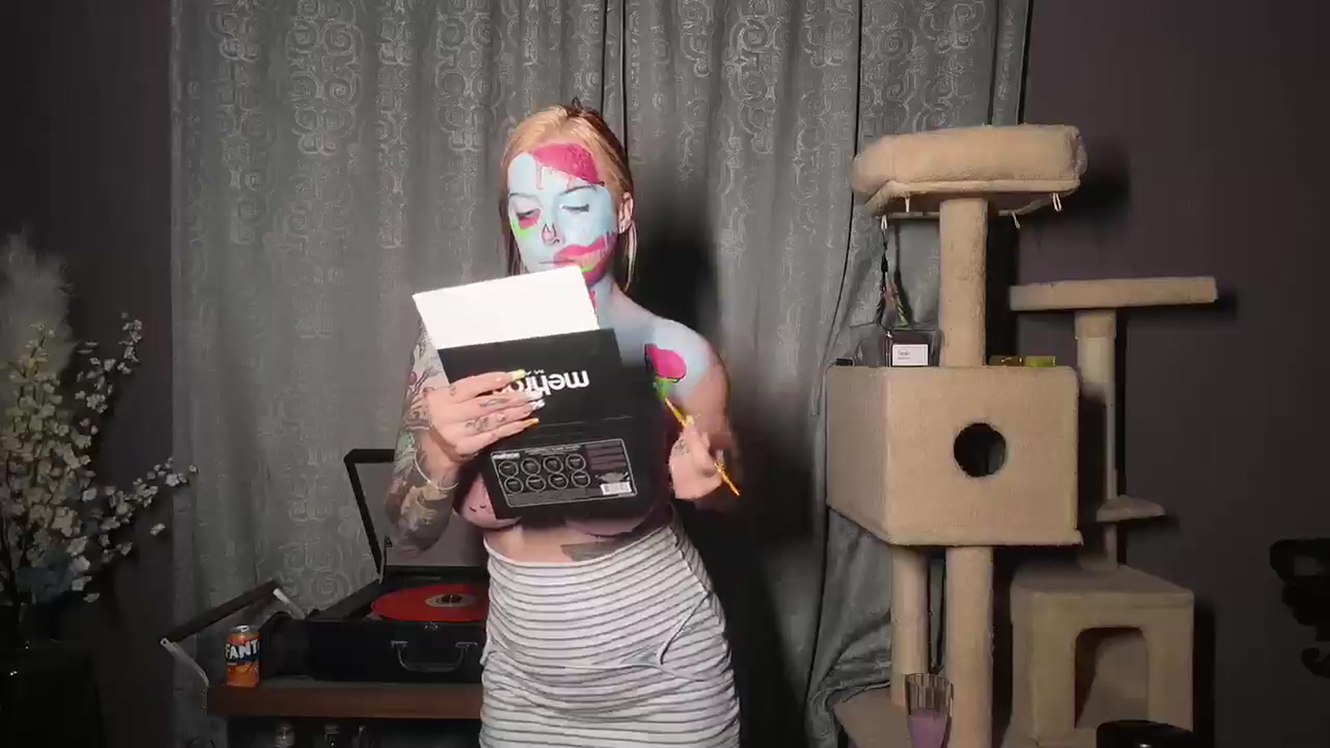 Gallery image thumbnail from Cubbixoxo's myfreecams stream on, 06/15/2024, 03:55 image 9 of 20