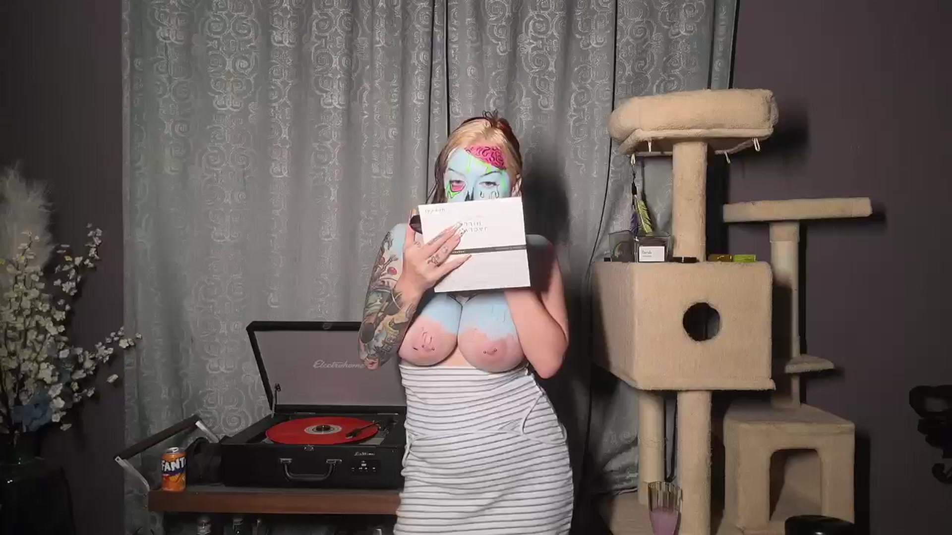 Gallery image thumbnail from Cubbixoxo's myfreecams stream on, 06/15/2024, 04:18 image 6 of 20