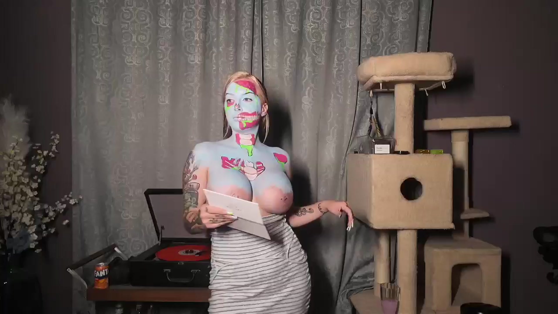 Gallery image thumbnail from Cubbixoxo's myfreecams stream on, 06/15/2024, 04:18 image 1 of 20