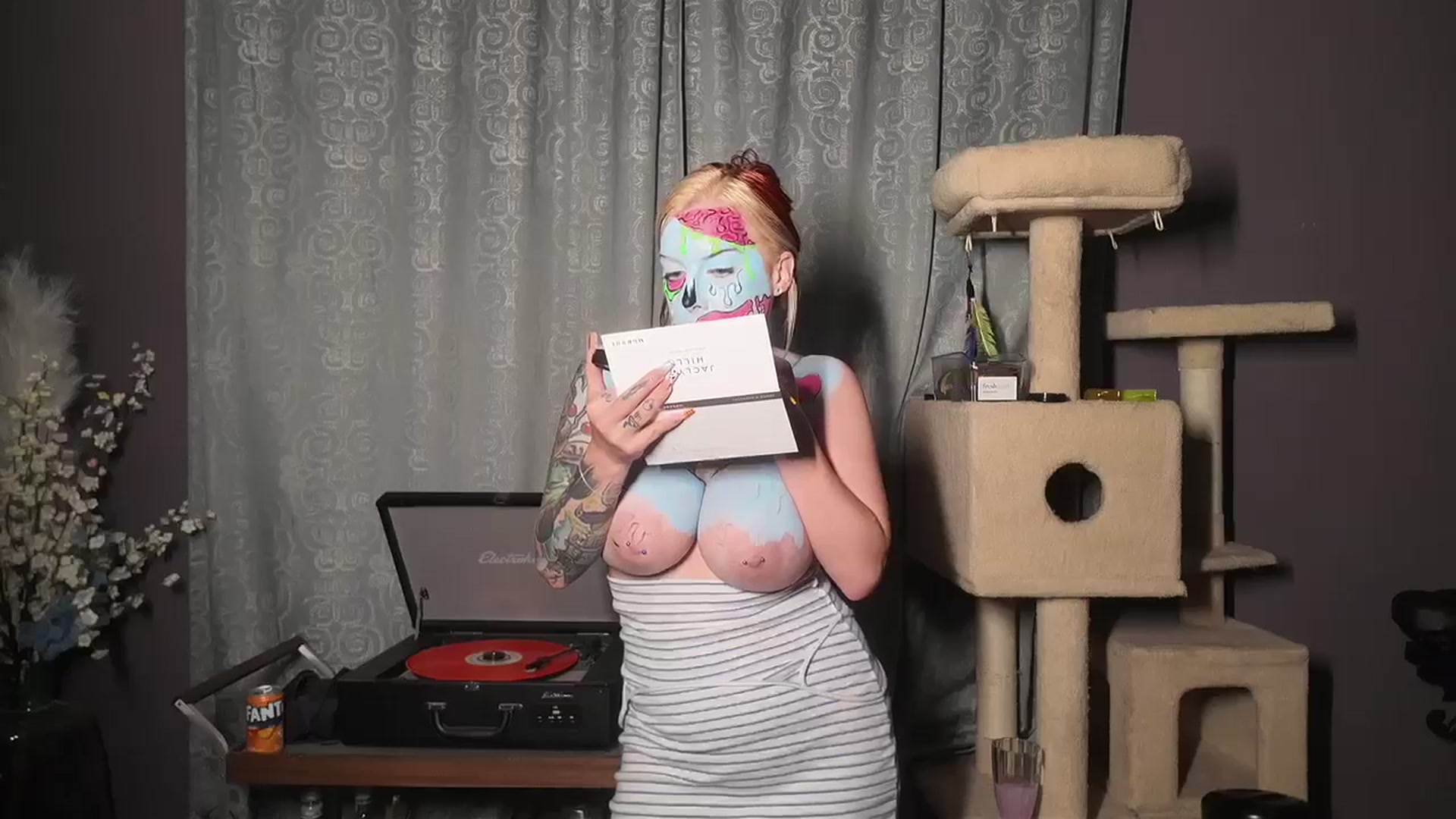 Gallery image thumbnail from Cubbixoxo's myfreecams stream on, 06/15/2024, 04:18 image 8 of 20