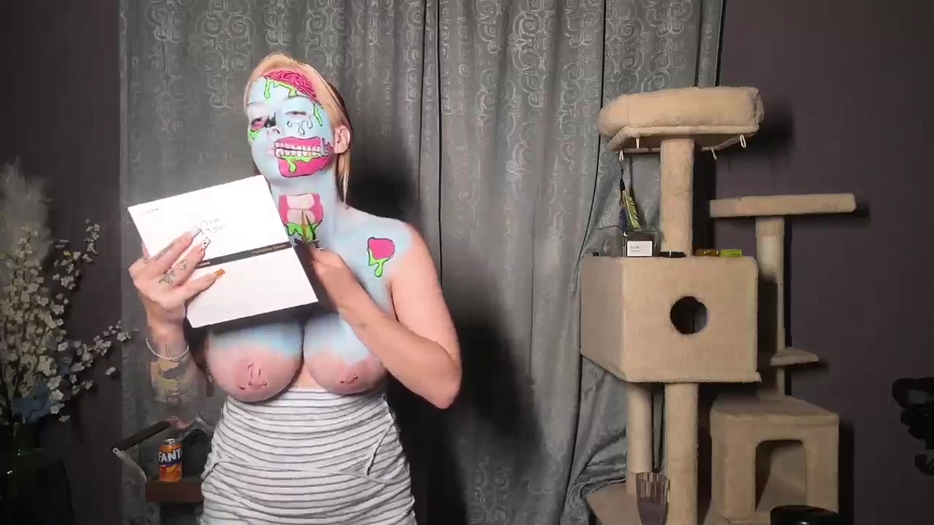 Gallery image thumbnail from Cubbixoxo's myfreecams stream on, 06/15/2024, 04:18 image 17 of 20