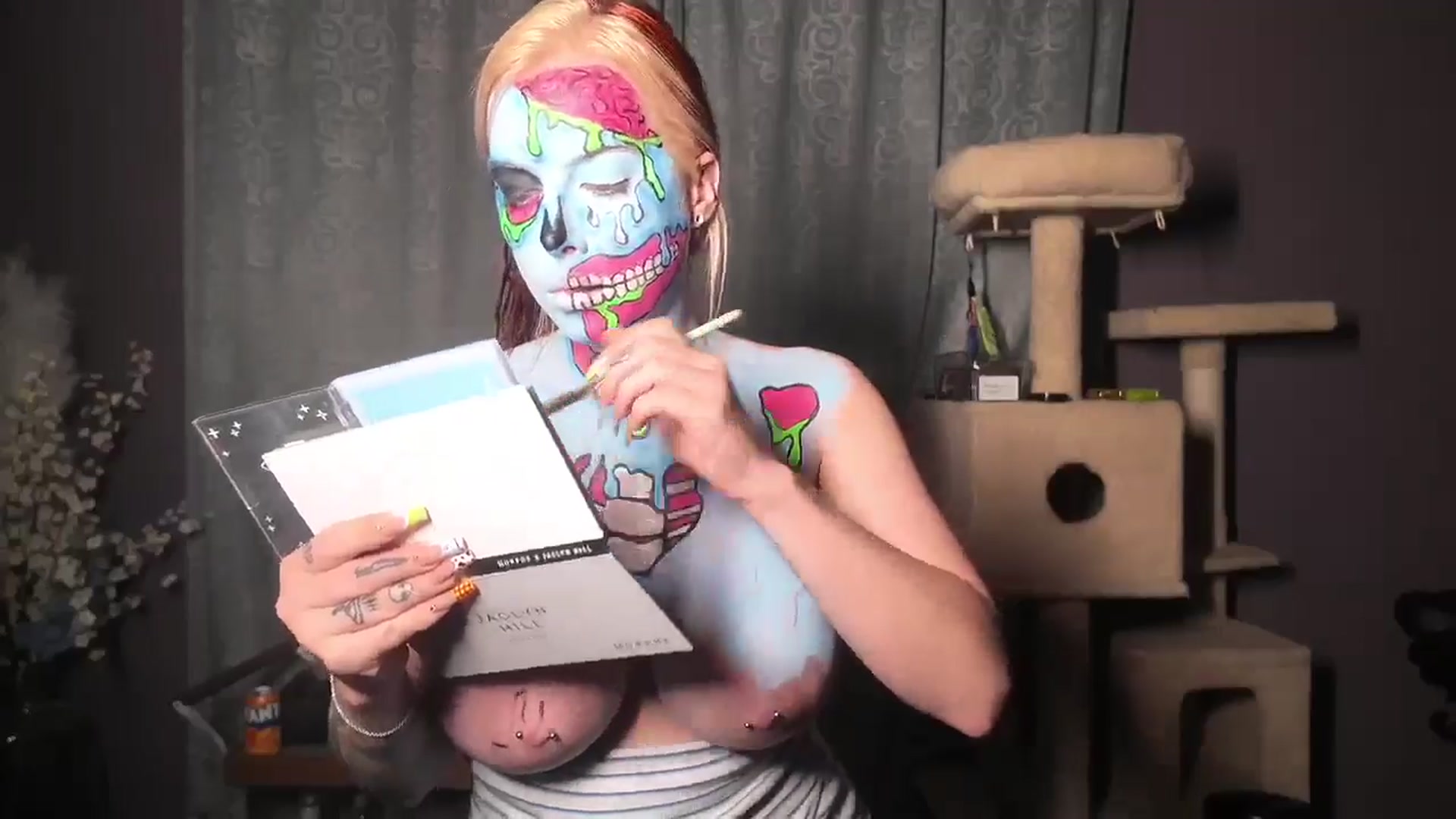 Gallery image thumbnail from Cubbixoxo's myfreecams stream on, 06/15/2024, 04:38 image 9 of 20