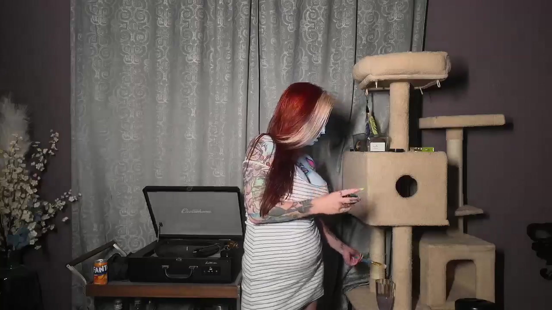 Gallery image thumbnail from Cubbixoxo's myfreecams stream on, 06/15/2024, 05:04 image 18 of 20