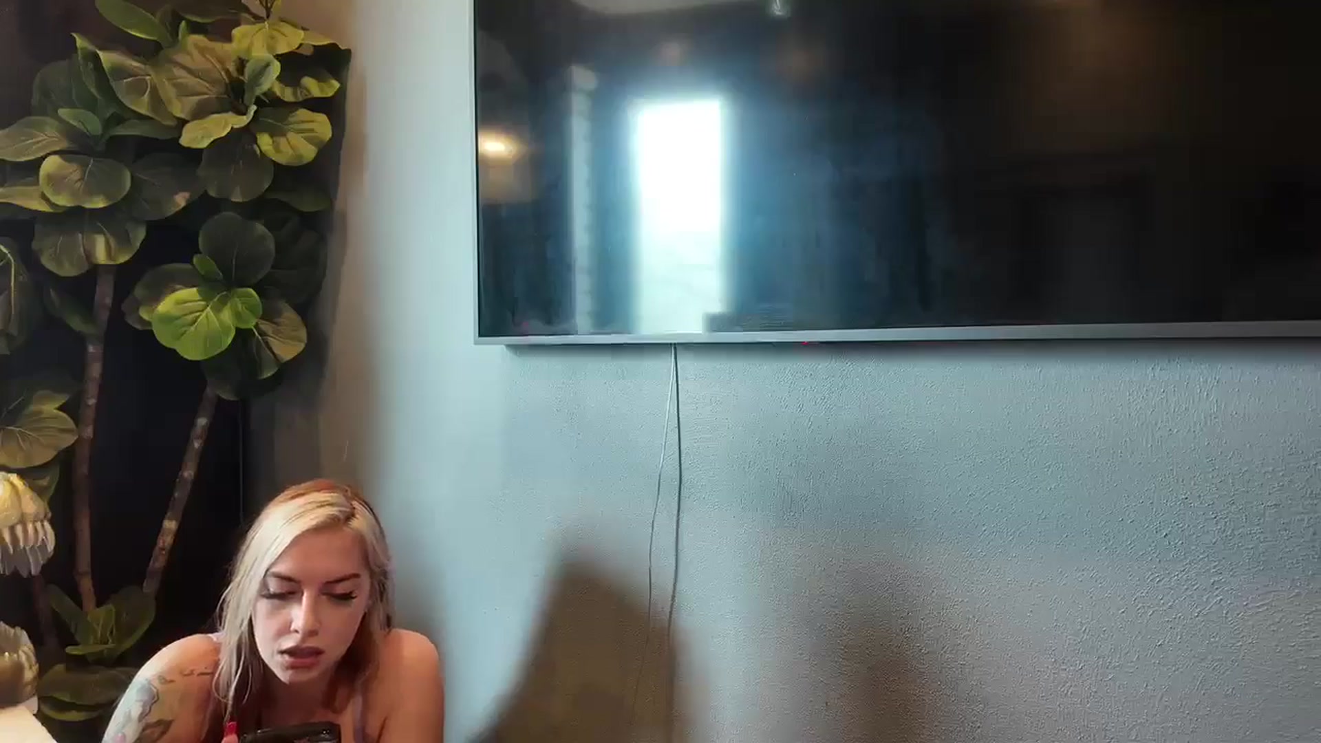 Gallery image thumbnail from Cubbixoxo's myfreecams stream on, 07/03/2024, 19:59 image 10 of 20