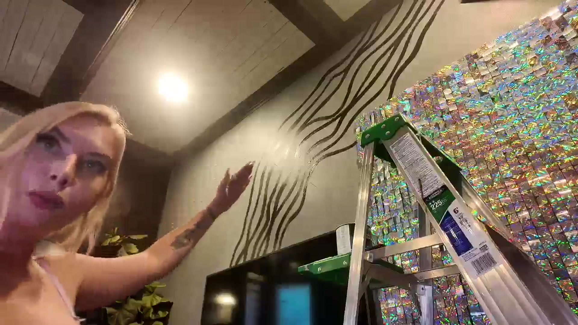 Gallery image thumbnail from Cubbixoxo's myfreecams stream on, 07/03/2024, 22:13 image 16 of 20