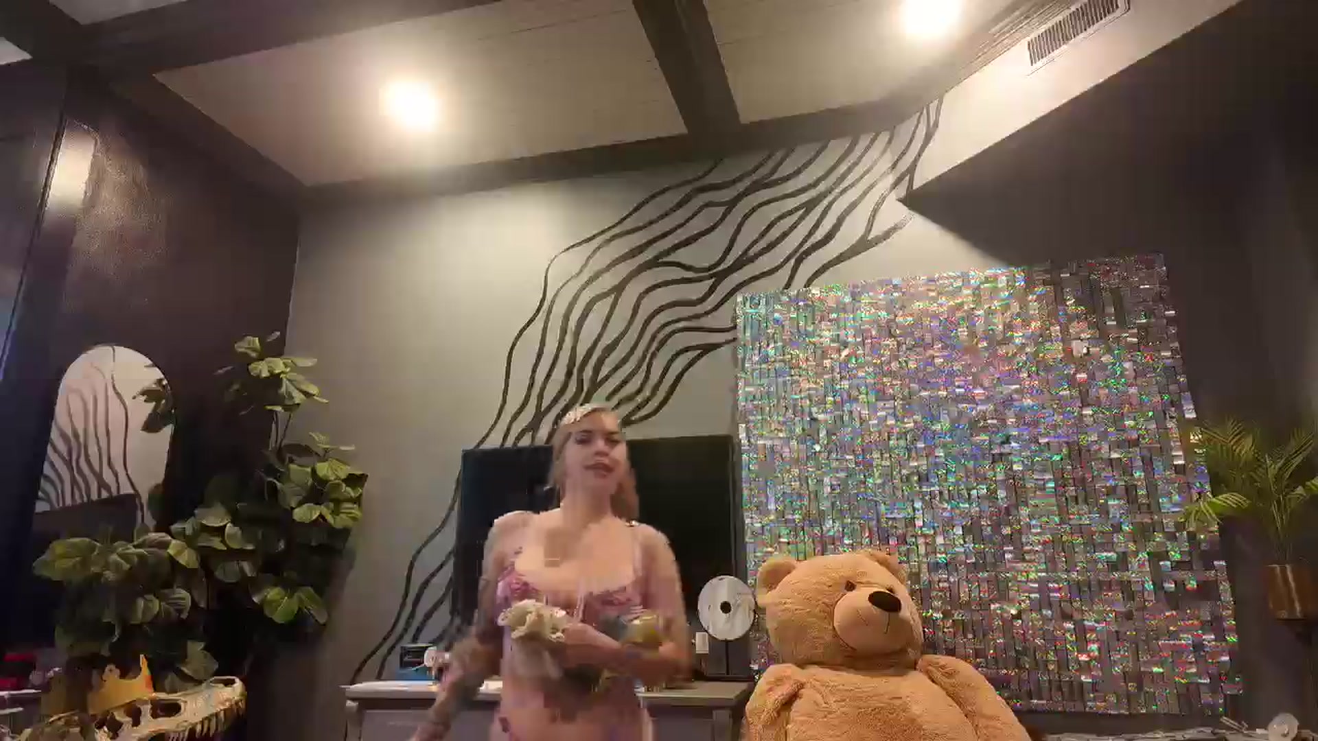 Gallery image thumbnail from Cubbixoxo's myfreecams stream on, 07/03/2024, 23:25 image 5 of 20