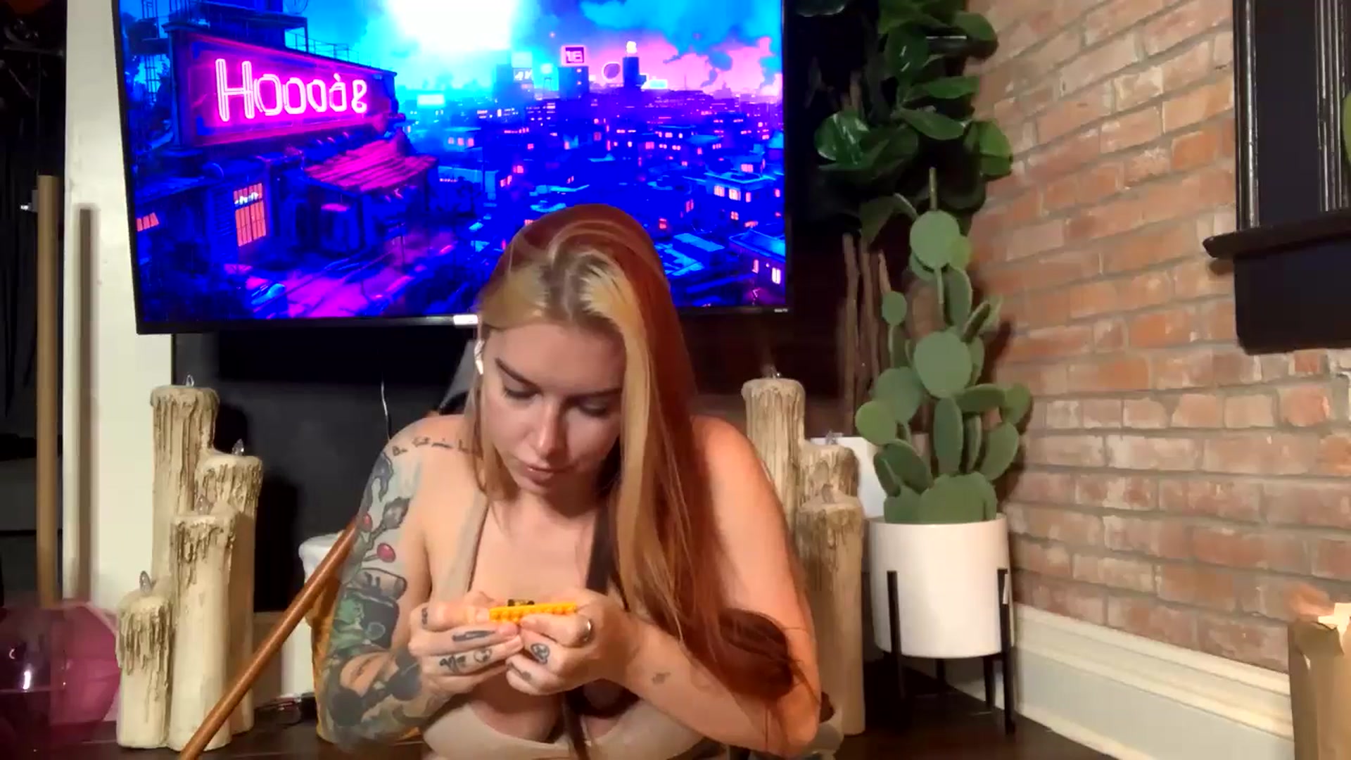 Gallery image thumbnail from Cubbixoxo's myfreecams stream on, 07/27/2024, 03:16 image 11 of 20