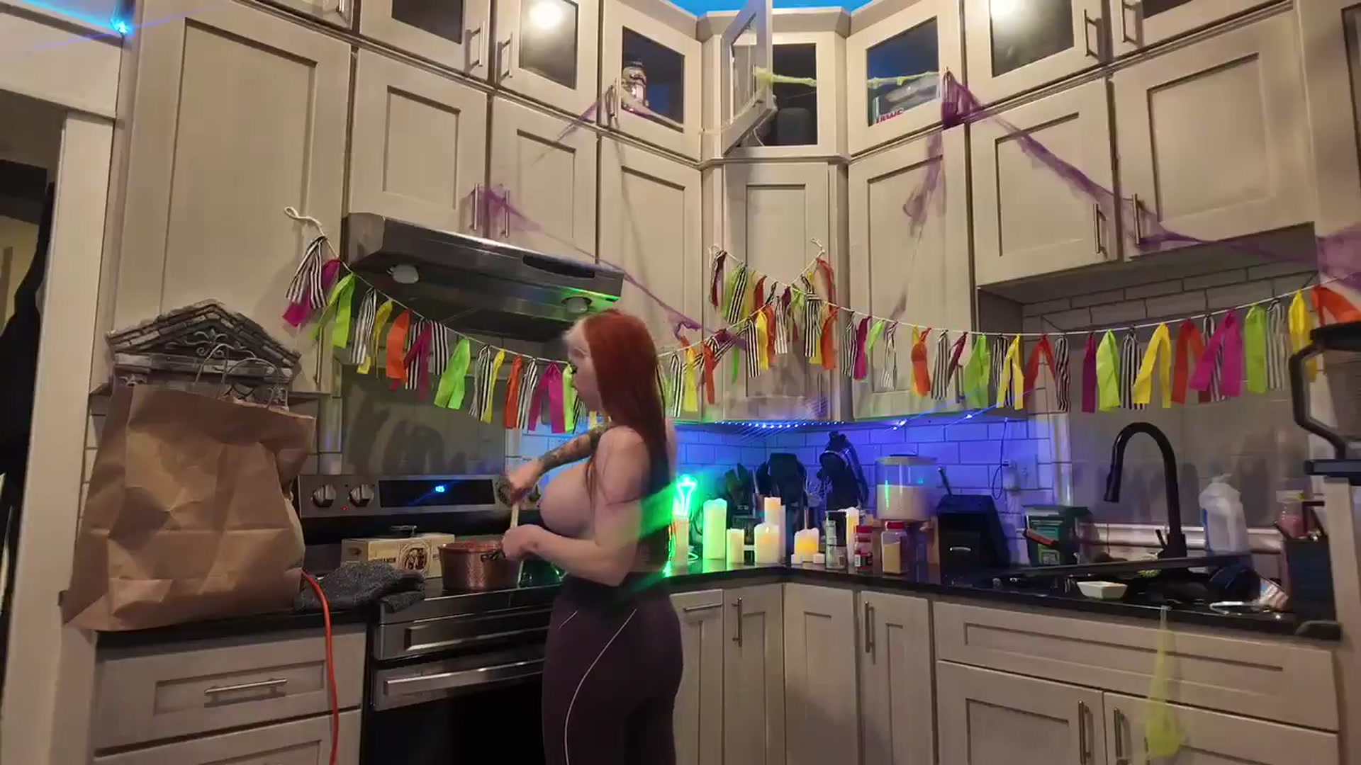 Gallery image thumbnail from Cubbixoxo's myfreecams stream on, 08/04/2024, 04:42 image 20 of 20