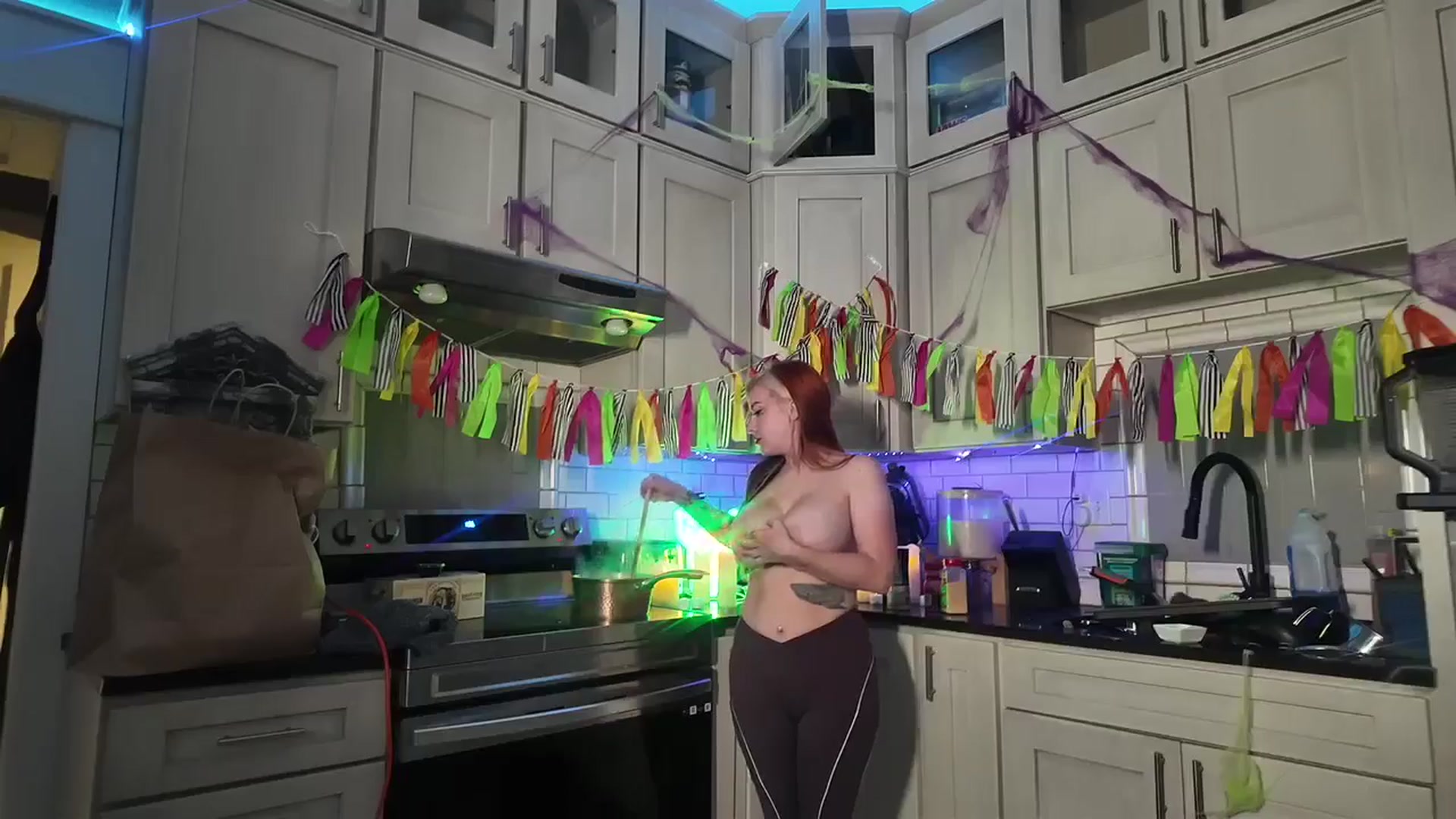 Gallery image thumbnail from Cubbixoxo's myfreecams stream on, 08/04/2024, 04:42 image 13 of 20