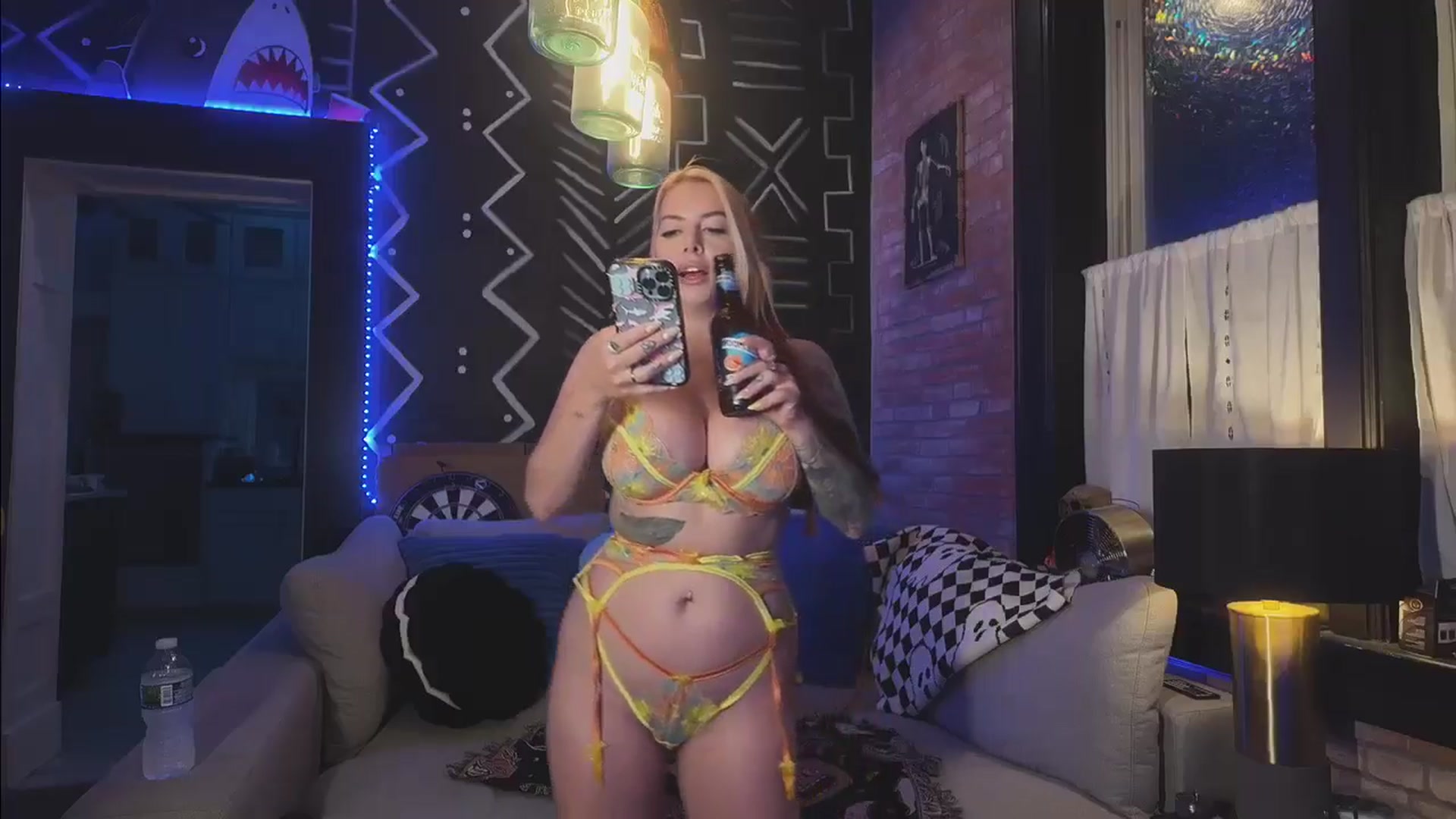 Gallery image thumbnail from Cubbixoxo's myfreecams stream on, 09/07/2024, 03:12 image 8 of 20