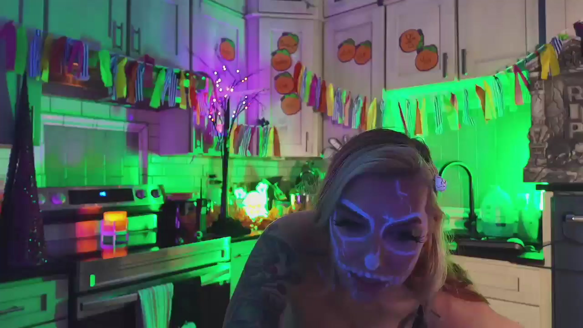 Gallery image thumbnail from Cubbixoxo's myfreecams stream on, 10/04/2024, 04:29 image 13 of 20