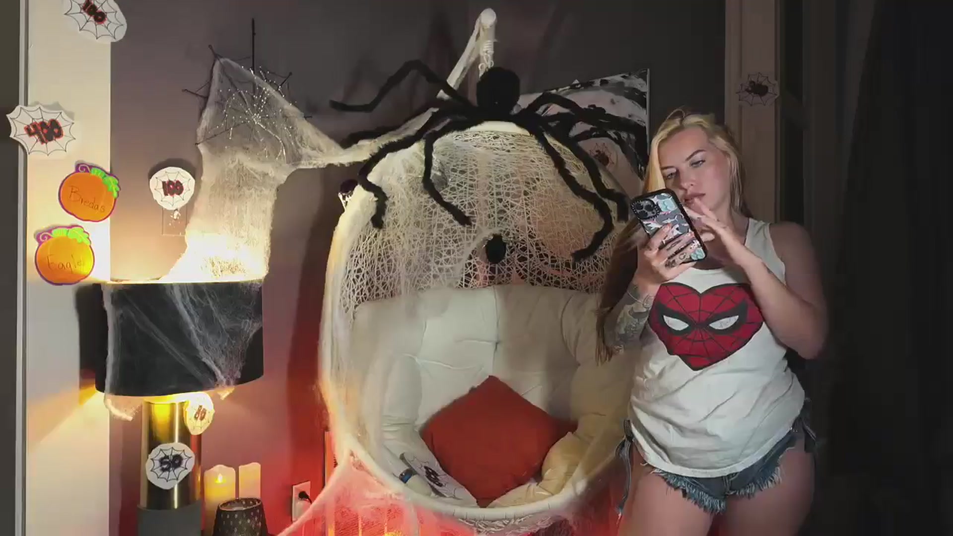 Gallery image thumbnail from Cubbixoxo's myfreecams stream on, 10/05/2024, 01:56 image 9 of 20