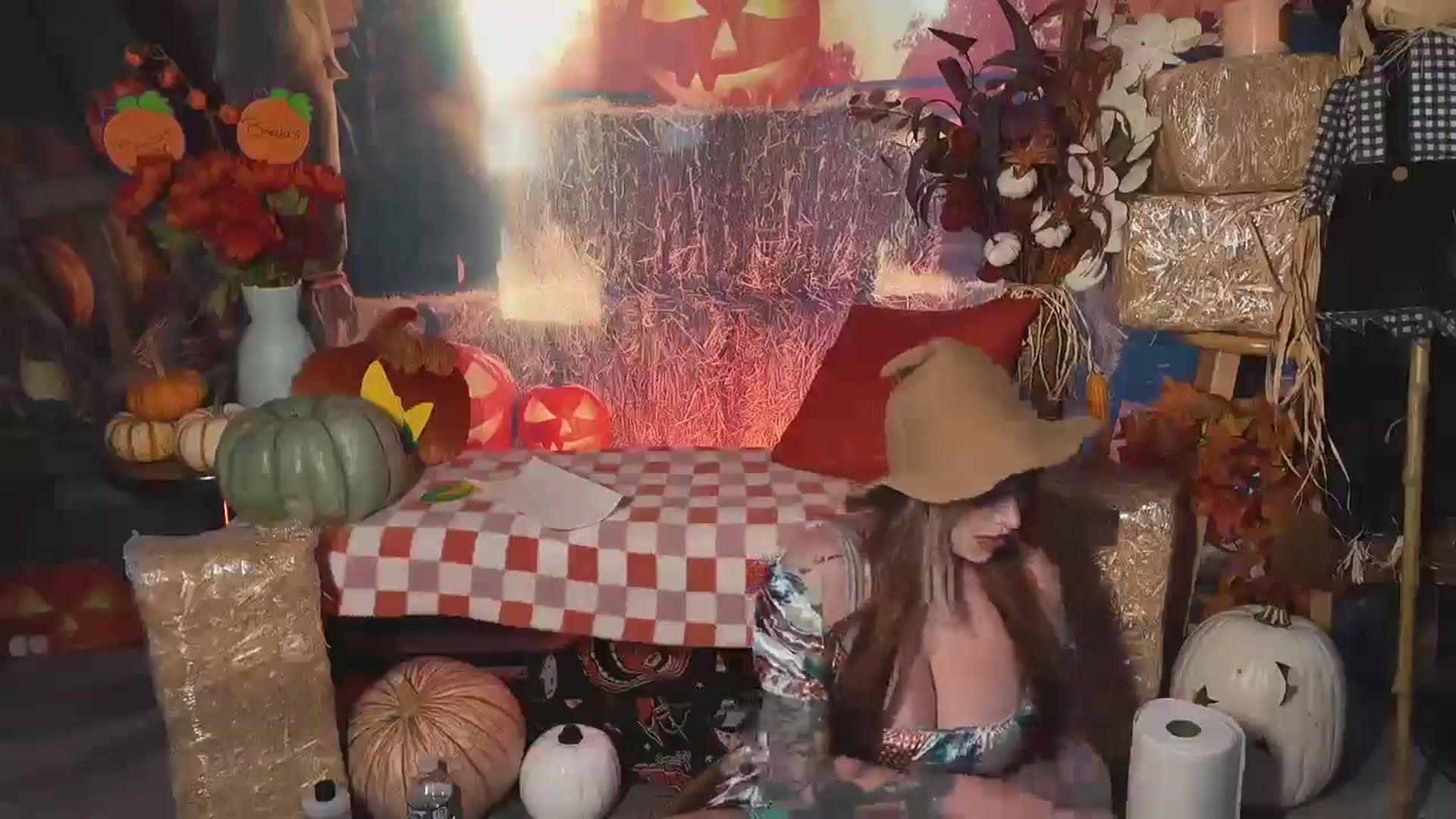 Gallery image thumbnail from Cubbixoxo's myfreecams stream on, 10/07/2024, 23:06 image 20 of 20