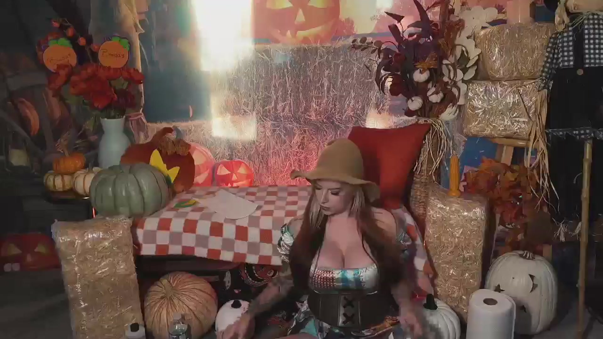 Gallery image thumbnail from Cubbixoxo's myfreecams stream on, 10/07/2024, 23:06 image 17 of 20
