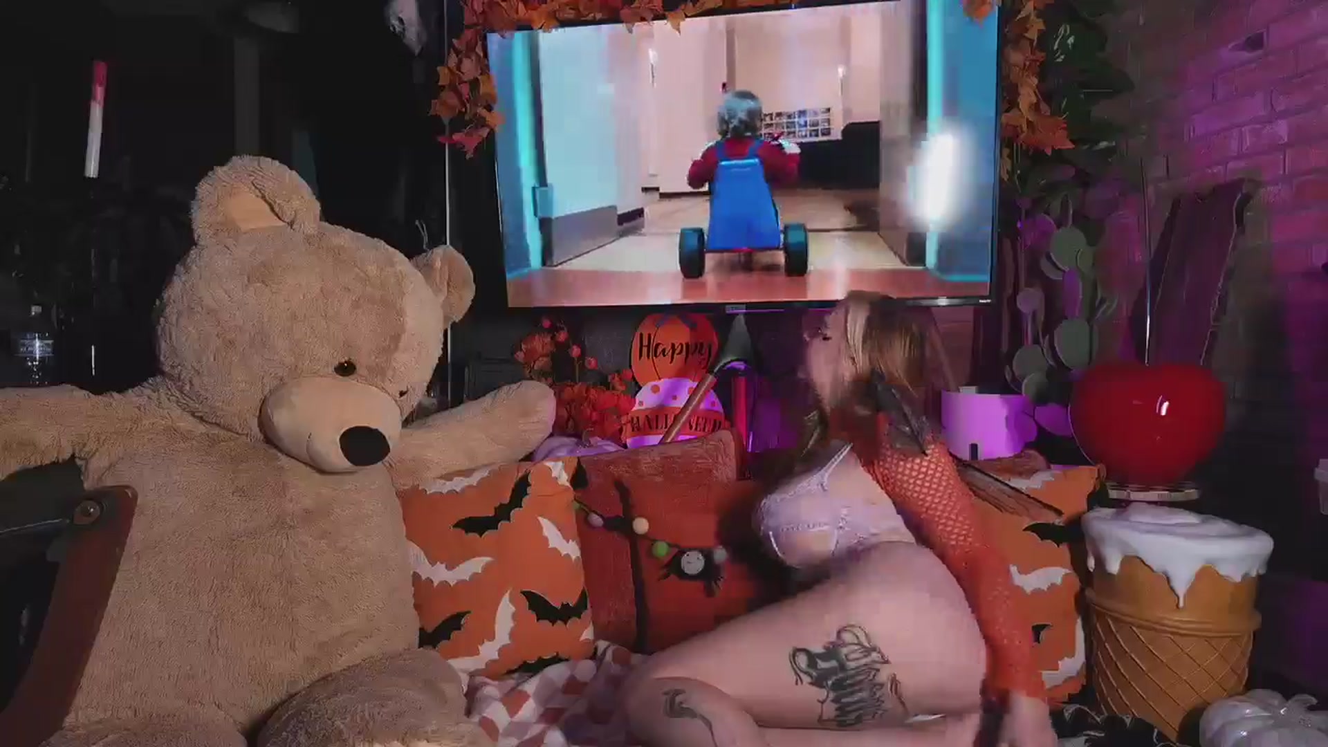 Gallery image thumbnail from Cubbixoxo's myfreecams stream on, 10/09/2024, 03:14 image 16 of 20