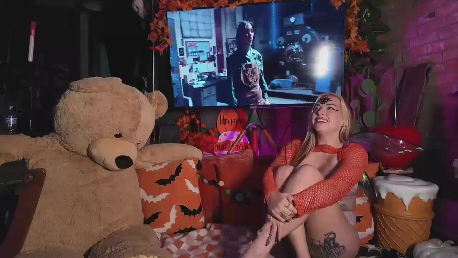 Gallery image thumbnail from Cubbixoxo's myfreecams stream on, 10/09/2024, 03:29 image 16 of 20